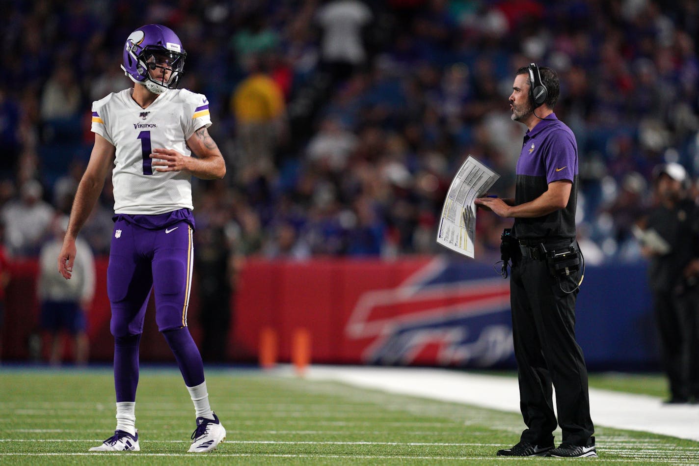 Quarterback Kyle Sloter (1) talked with Vikings offensive coordinator Kevin Stefanski in the first half.