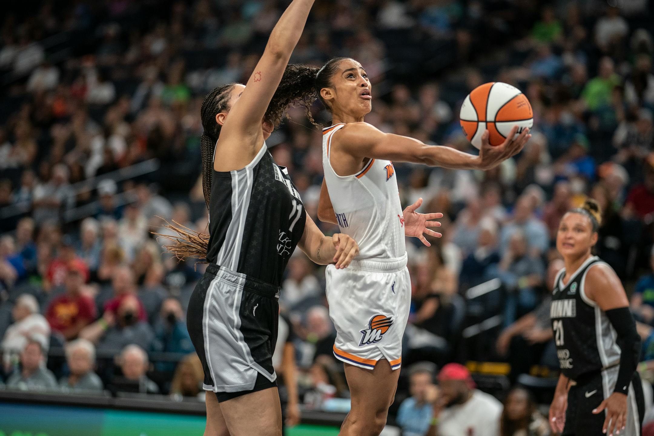 Phoenix Mercury guard Skylar Diggins-Smith (4) scored on an underhanded shot over Minnesota Lynx forward Natalie Achonwa (11).