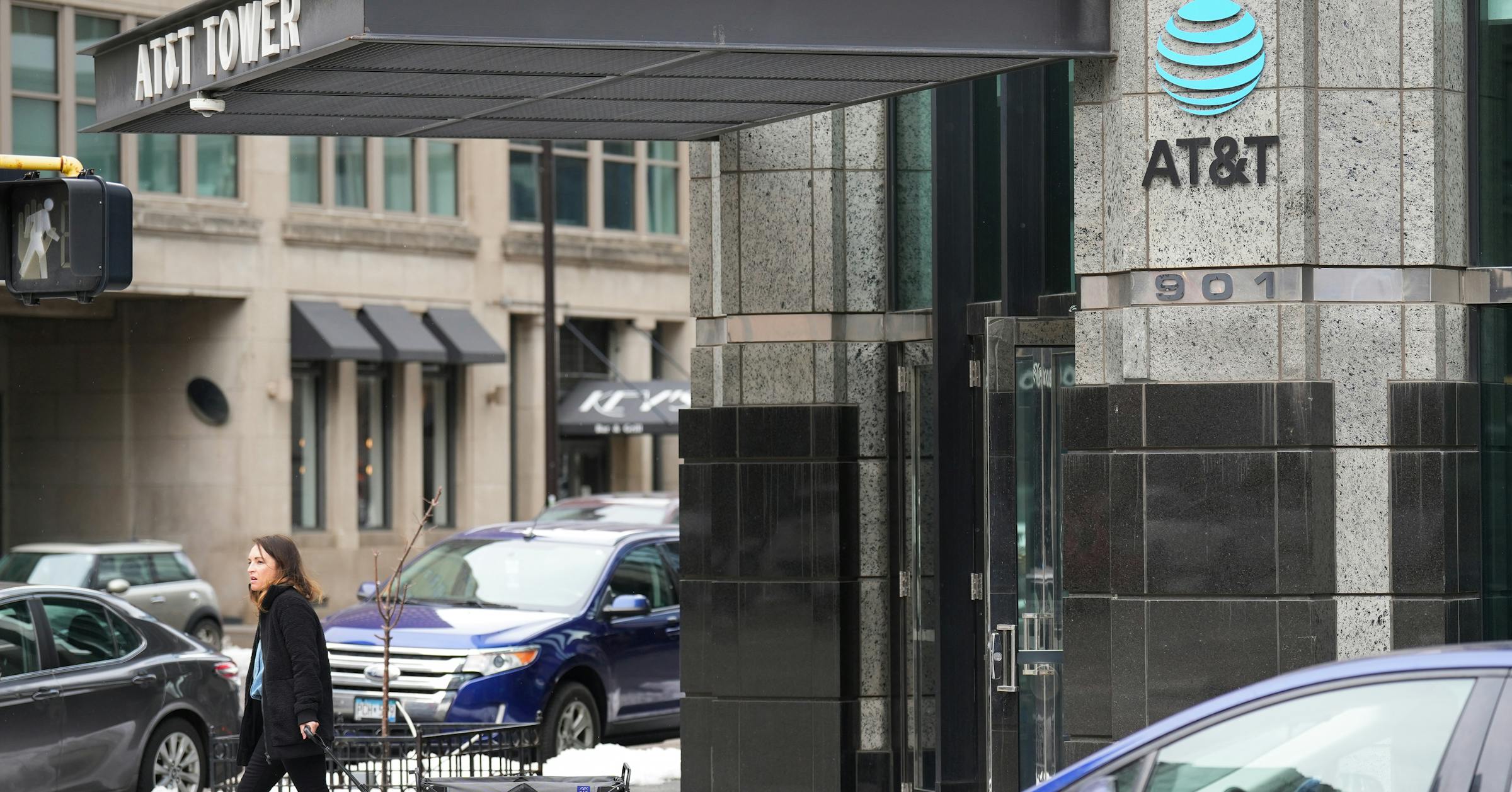 AT&T leaving namesake downtown Minneapolis tower for suburban facility