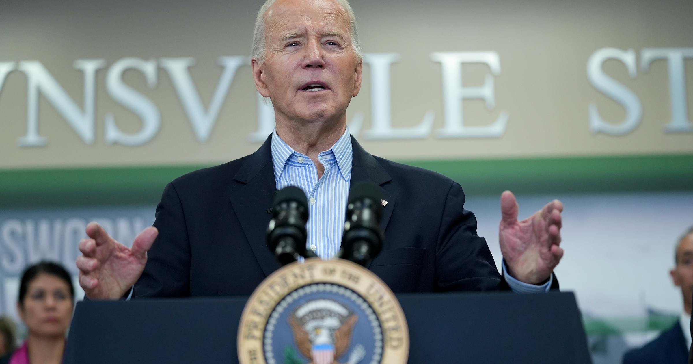 On the Rio Grande, 300 miles apart, Biden and Trump try to use immigration to election advantage On the Rio Grande, 300 miles apart, Biden and Trump try to use immigration to election advantage