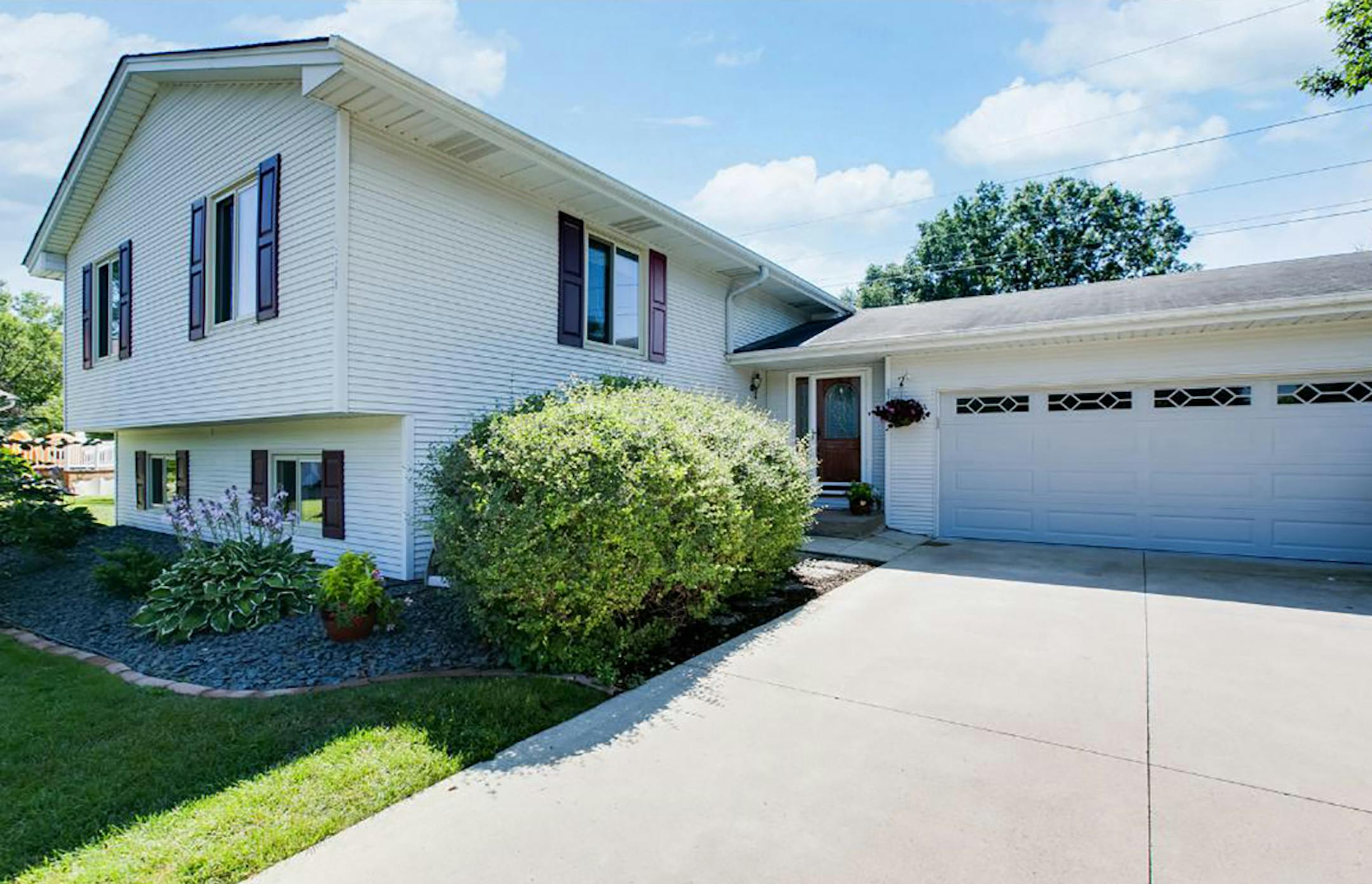 Arden Hills
Built in 1980, this four-bedroom, two-bath house has 2,128 square feet and features three bedrooms on one level, two fireplaces, remodeled bathrooms, tiled four-season sunroom, partially finished basement and deck.. Listed by Marta Jackson, Edina Realty, 612-770-7899. (Photo courtesy of J Fuerst Photography).