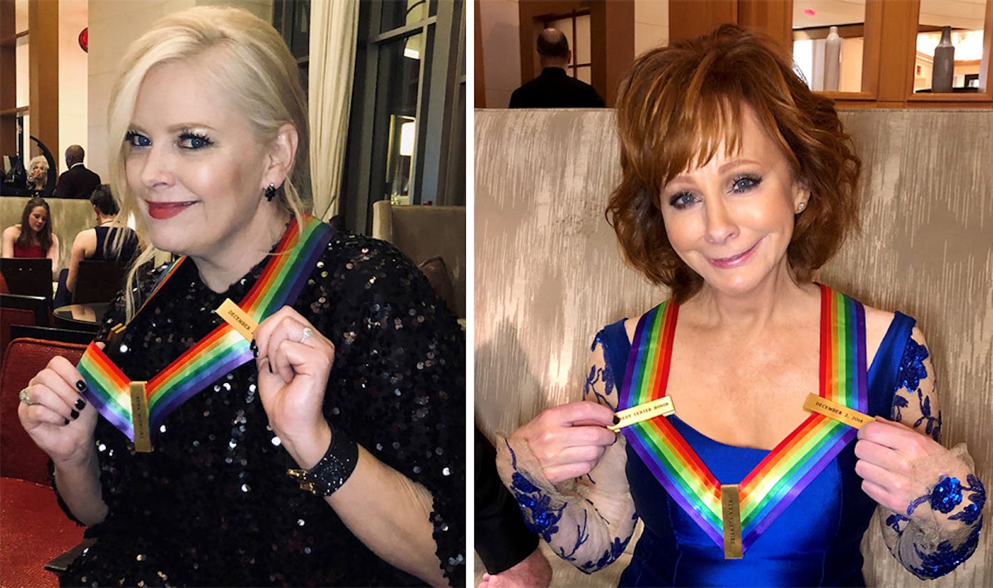 Melissa Peterman and Reba McEntire showed off McEntire's award from the 2018 Kennedy Center Honors.