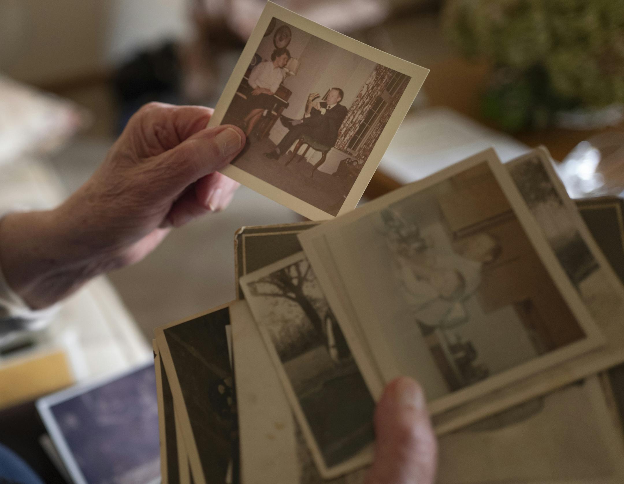 Caregiver Assurance connects family caregivers with a licensed social worker who helps them find services to support their loved ones and also provide counseling to reduce stressors that put caregivers at higher risk of depression, heart attacks and other health conditions. (JERRY HOLT/ Jerry.holt@startribune.com)