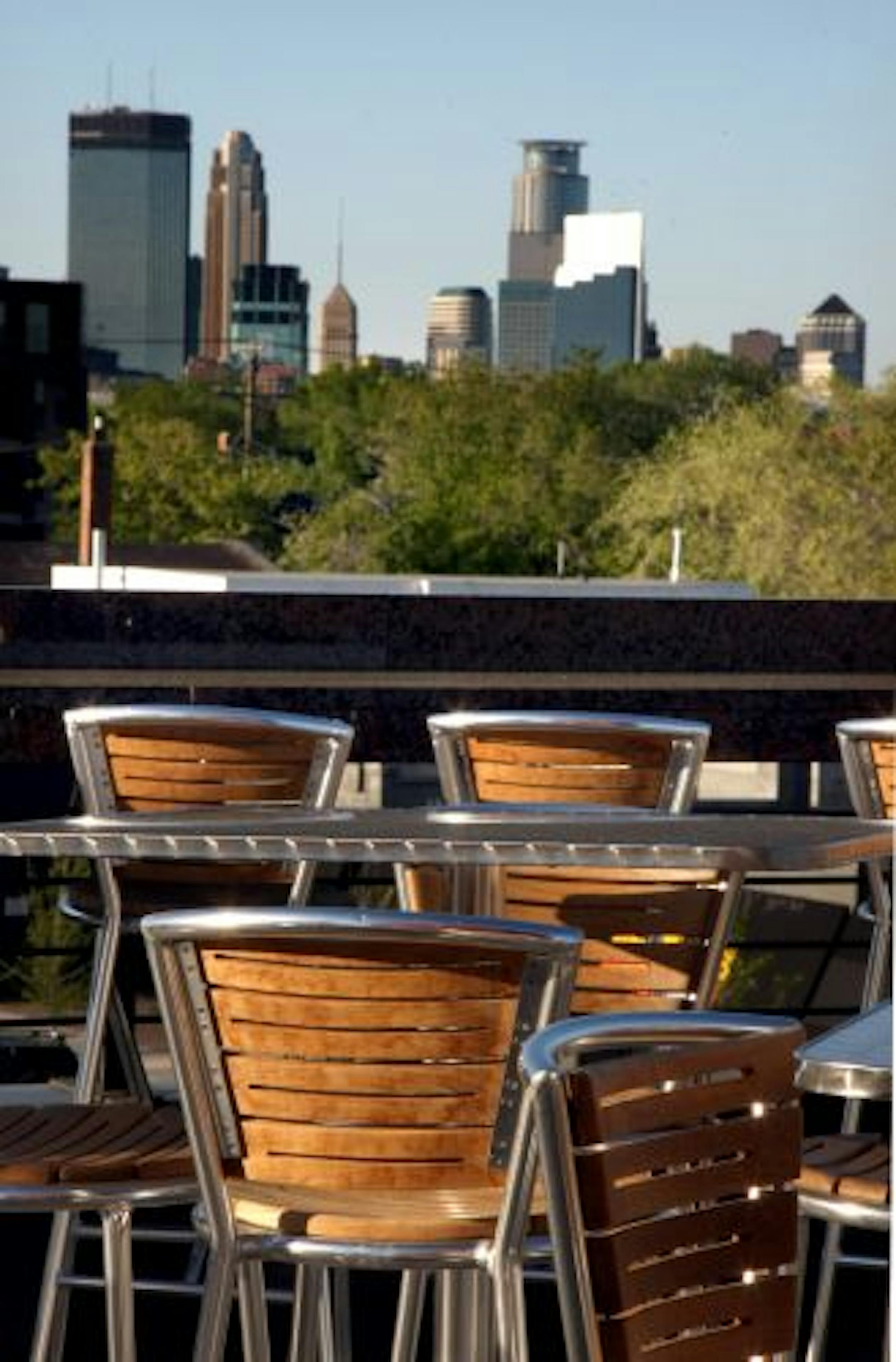 TOM WALLACE � twallace2@startribune.comAssign#00007993A Slug: night05xx May16, 2009Moto-I on Lyndale has opened a rooftop patio area that has a view.