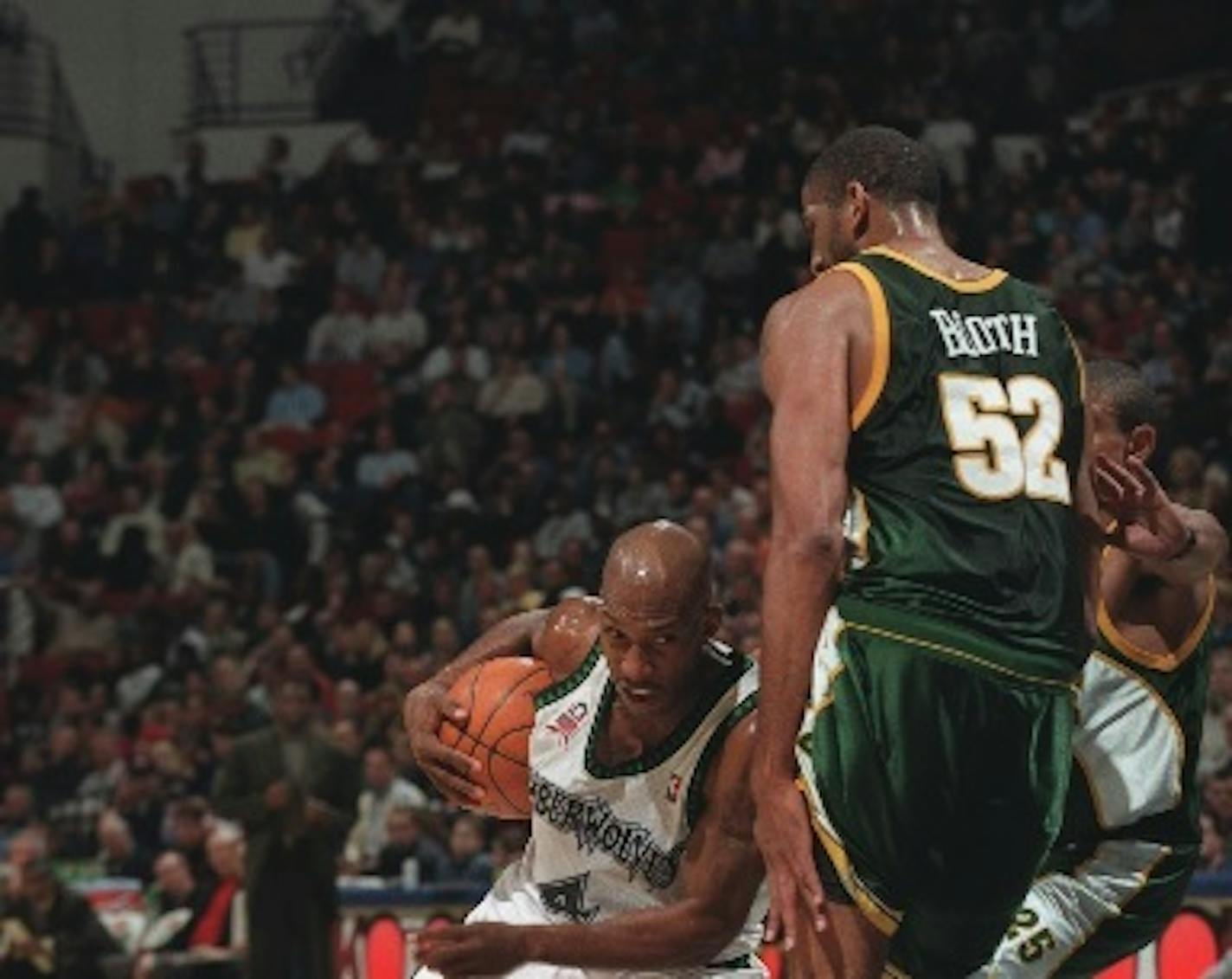 Two candidates for the Timberwolves' president of basketball operations job faced each other in this 2001 game: Chauncey Billups, left, and Calvin Booth.