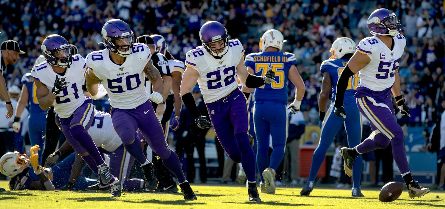 Vikings safety Harrison Smith celebrated after recovering a fumble vs. the Chargers in Los Angeles.