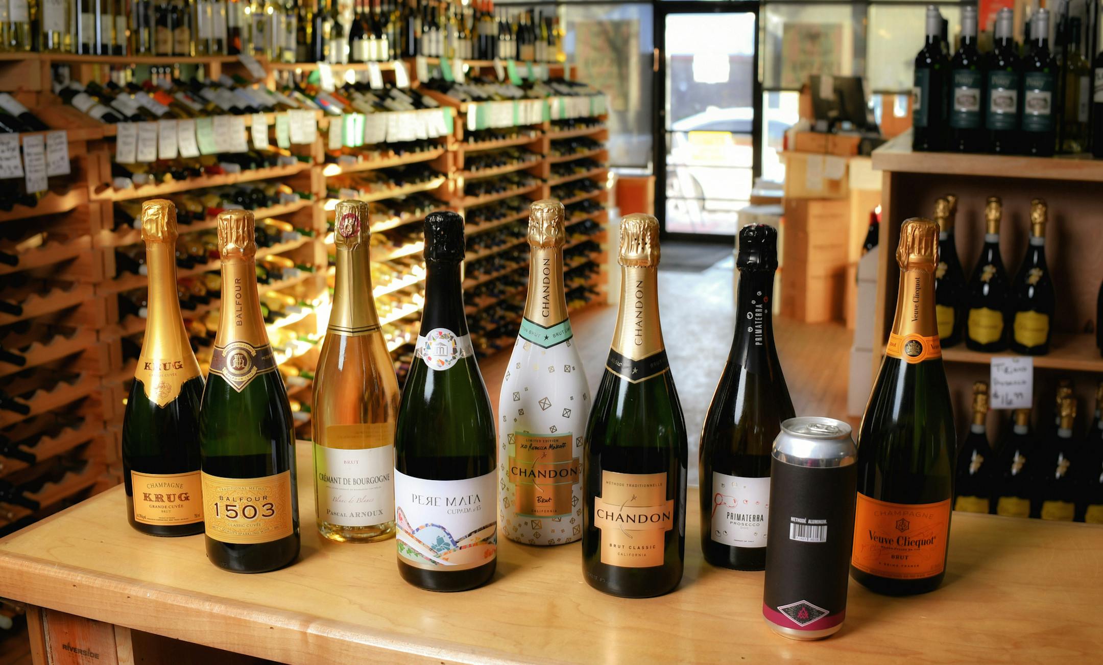 Champagne and Sparkling Wine photographed at Solo Vino, 517 Selby Ave., St Paul ] GLEN STUBBE * gstubbe@startribune.com Tuesday, December 20, 2016 Champagne and Sparkling Wine photographed at Solo Vino, 517 Selby Ave., St Paul