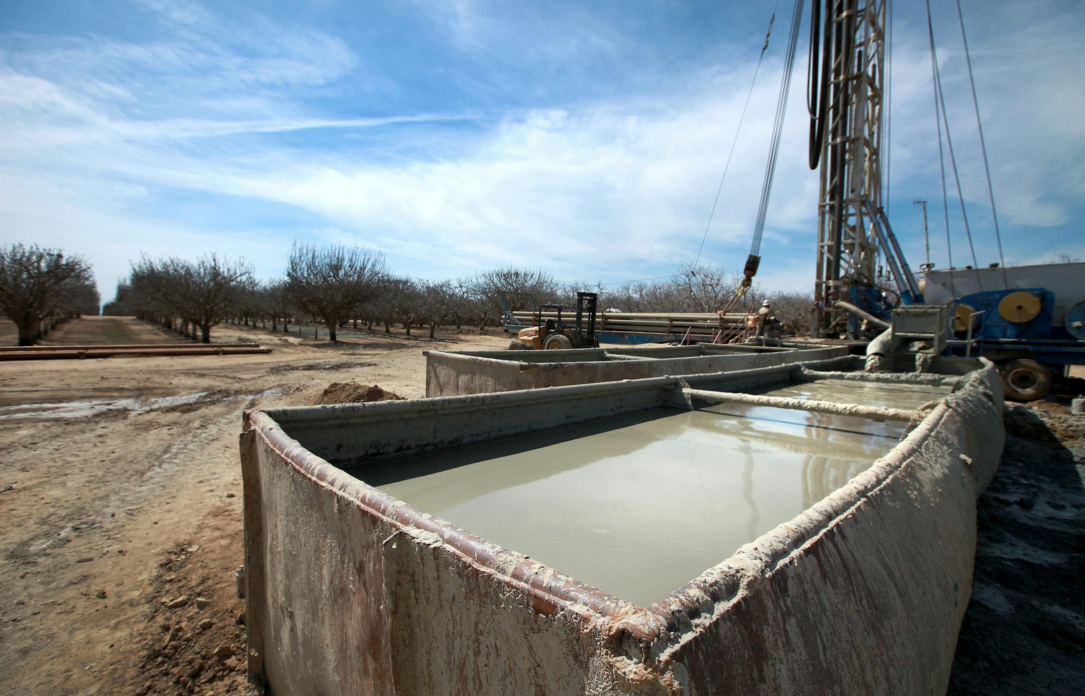 Fracking fluids flow into containment tanks on a fracked oil well at Fomoso Rd. and Zerker Rd. on March 16, 2015 near Bakersfield, Calif. The canal moves oil produced water mixed with fresh water for use by Kern County agriculture. (Brian van der Brug/Los Angeles Times/TNS)