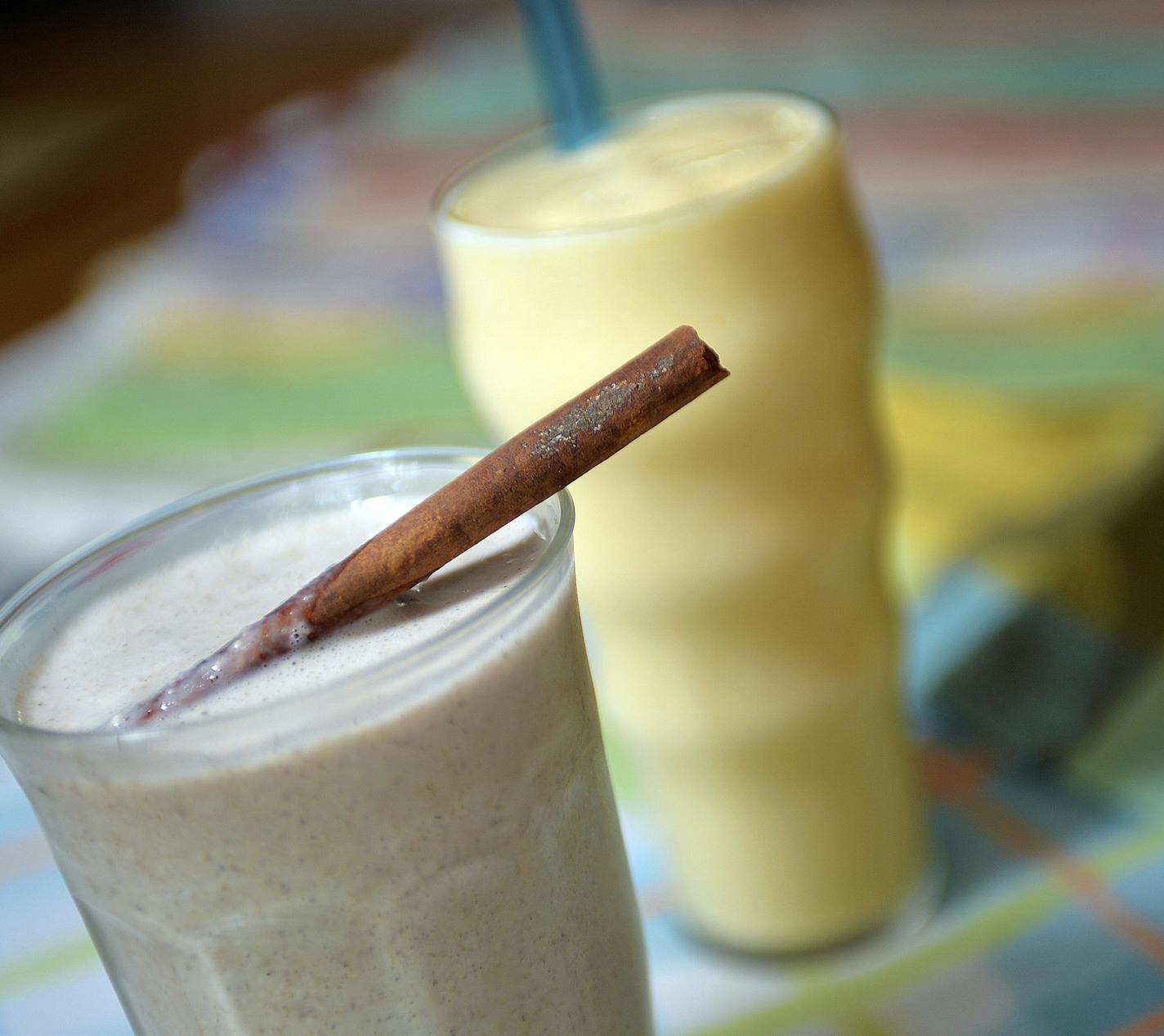 Lassi and oatmeal smoothies. (T. Ortega Gaines/Charlotte Observer/TNS) ORG XMIT: 1182925