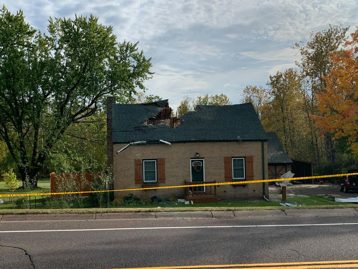 Three die as plane crashes into Hermantown home