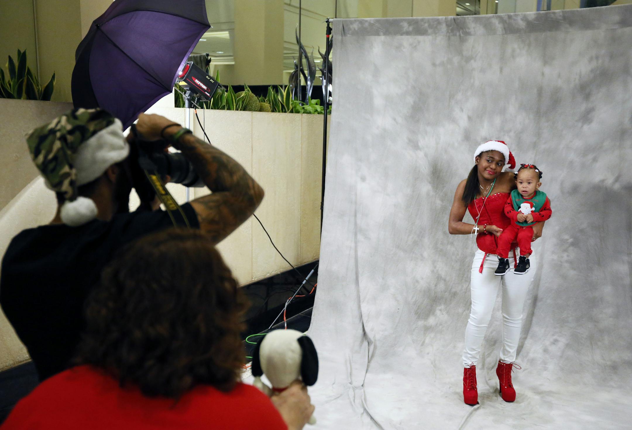 On Christmas Day, 1,200 people were treated to a meal, family photos and a visit with Santa at Rock Bottom Brewery, thanks to Craftworks Foundation, which also owns Old Chicago. Company employees were joined by volunteers like photographer Marcus Fiori, above, who took Christmas portraits, and a certain man dressed in red, conferring below with Jasmine Wills, 7.