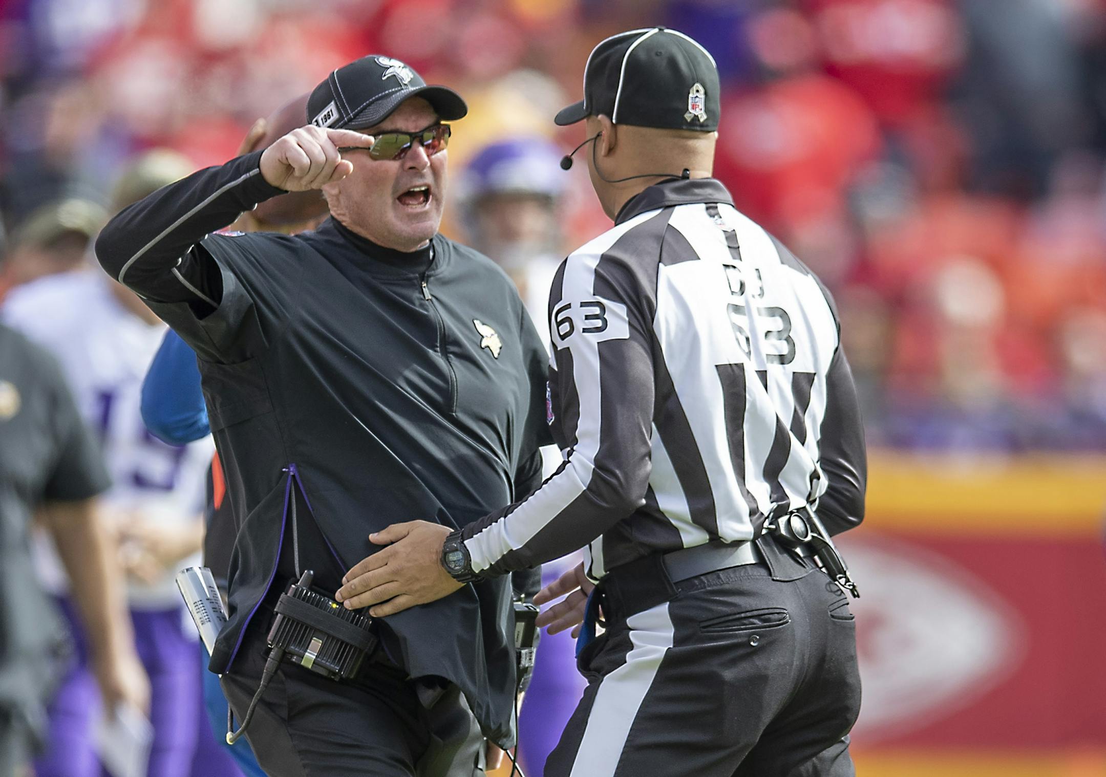 Vikings Head Coach Mike Zimmer argued with official Mike Carr in the second quarter.