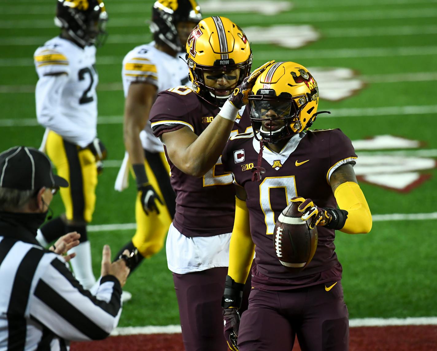 Gophers wide receiver Rashod Bateman (0) and tight end Brevyn Spann-Ford (88) celebrated Bateman's touchdown vs. Iowa