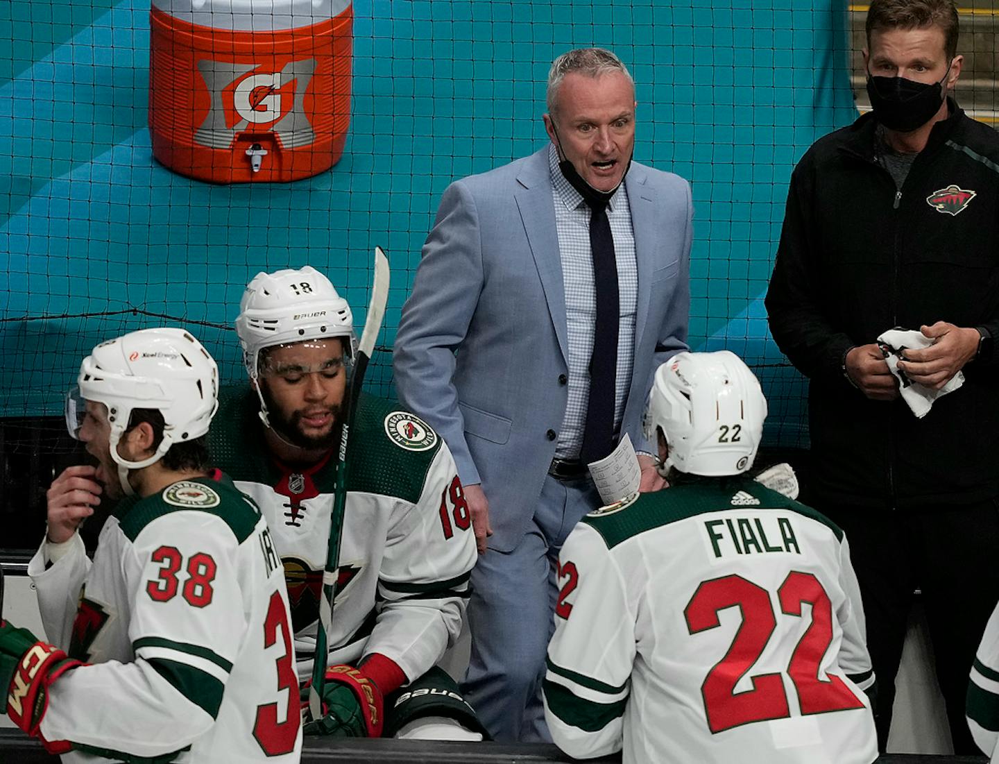 Minnesota Wild head coach Dean Evason talks with left wing Kevin Fiala (22) during Monday's game.