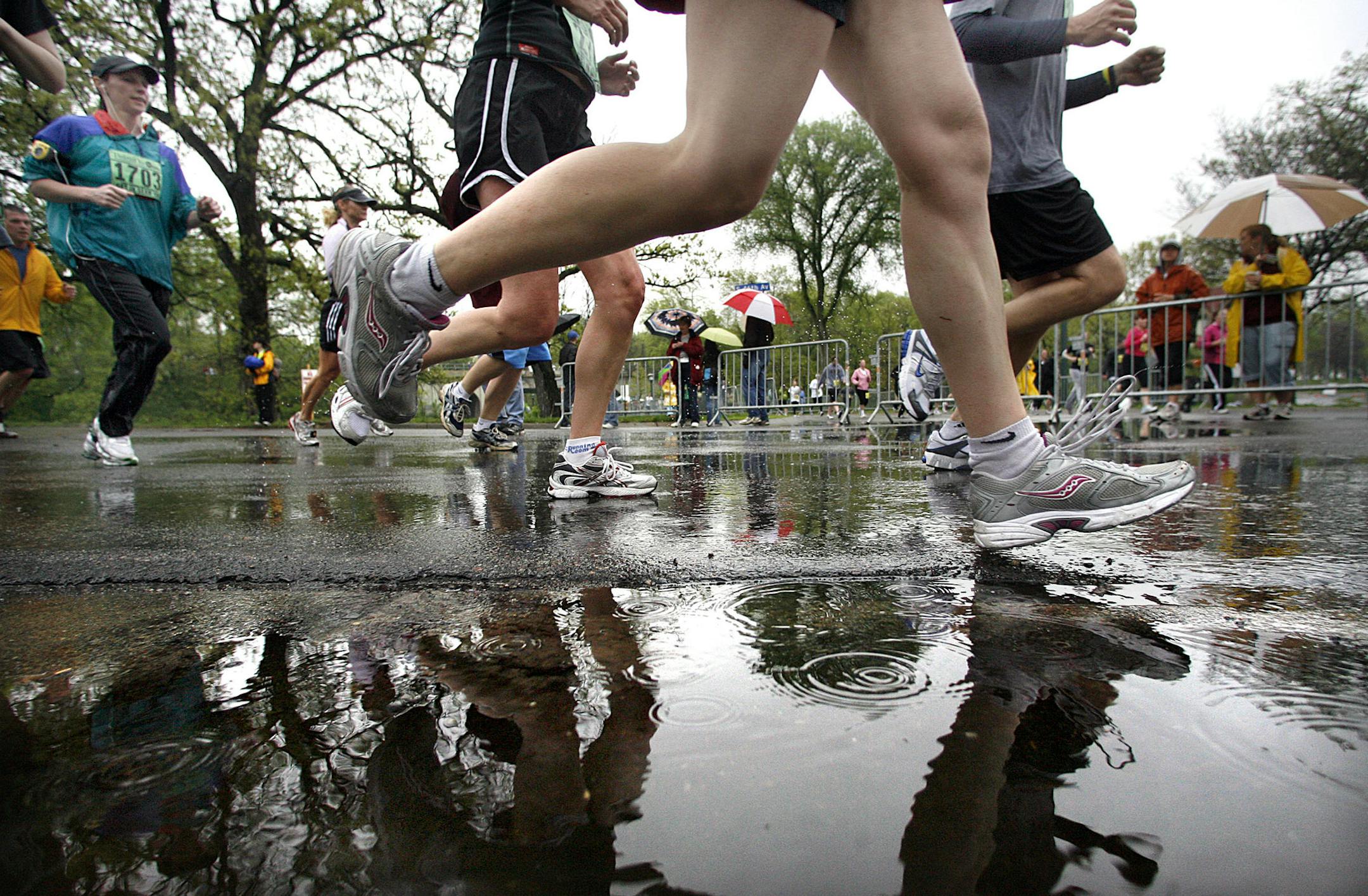 JIM GEHRZ • jgehrz@startribune.com Minneapolis/April 24, 2010/9:00 AM Thousands of runners participated in the Get In Gear 10k and half marathon races Saturday, April 24, 2010. The races began and finished at Minnehaha Park in Minneapolis. IN THIS PHOTO:] Athletes faced a steady rain as they ran the course.
