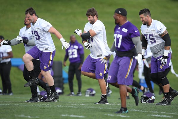 Riley Reiff, center, took to the field for practice at Winter Park, Wednesday, June 14, 2017 in Eden Prairie, MN.