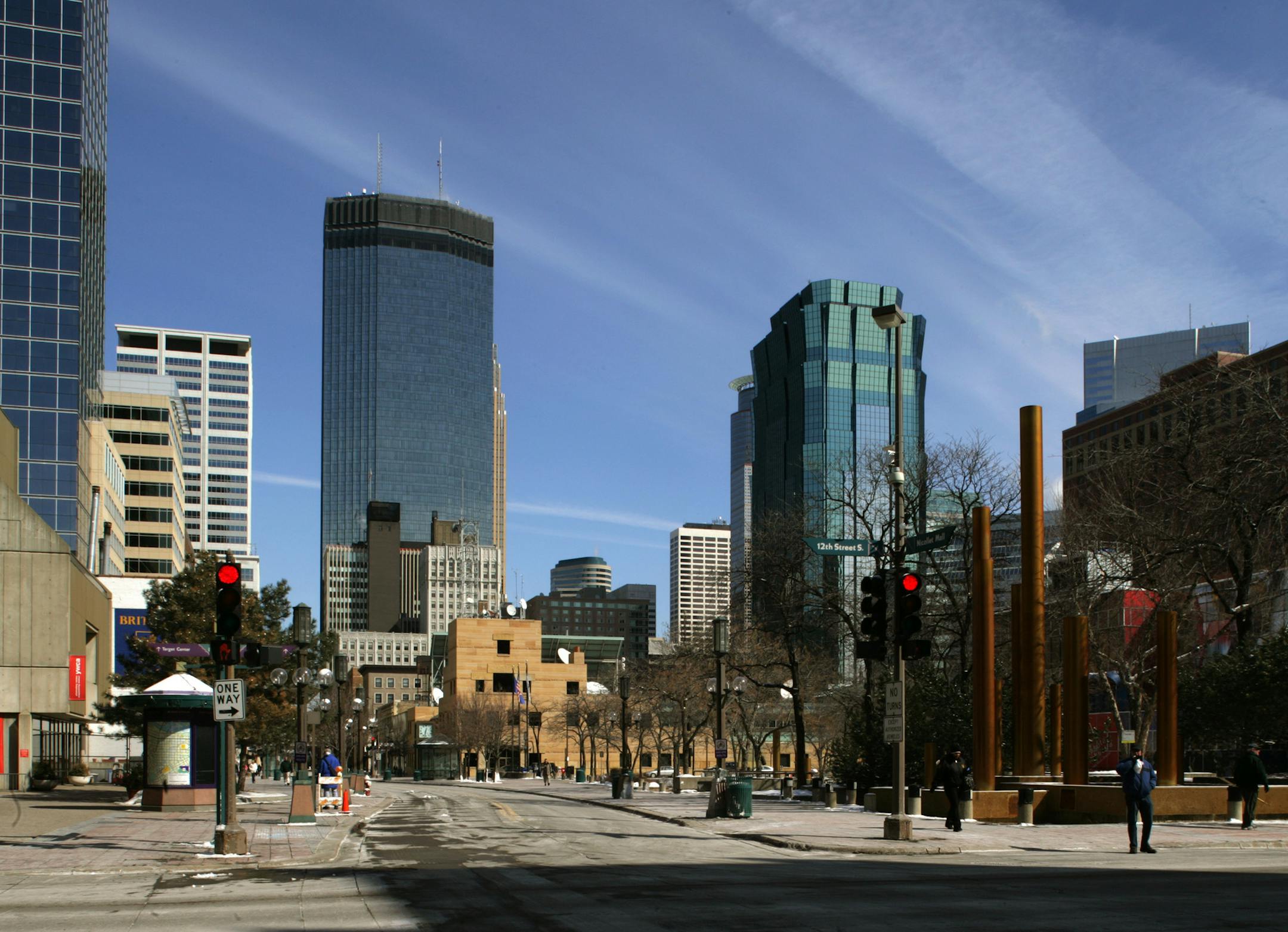 joel koyama&#xef;jkoyama@startribune.com 00007163a ids03xx] IDS Tower photographed between Nicollet Avenue South and Marquette Avenue South on 12th Street. ORG XMIT: MIN2014100114133746
