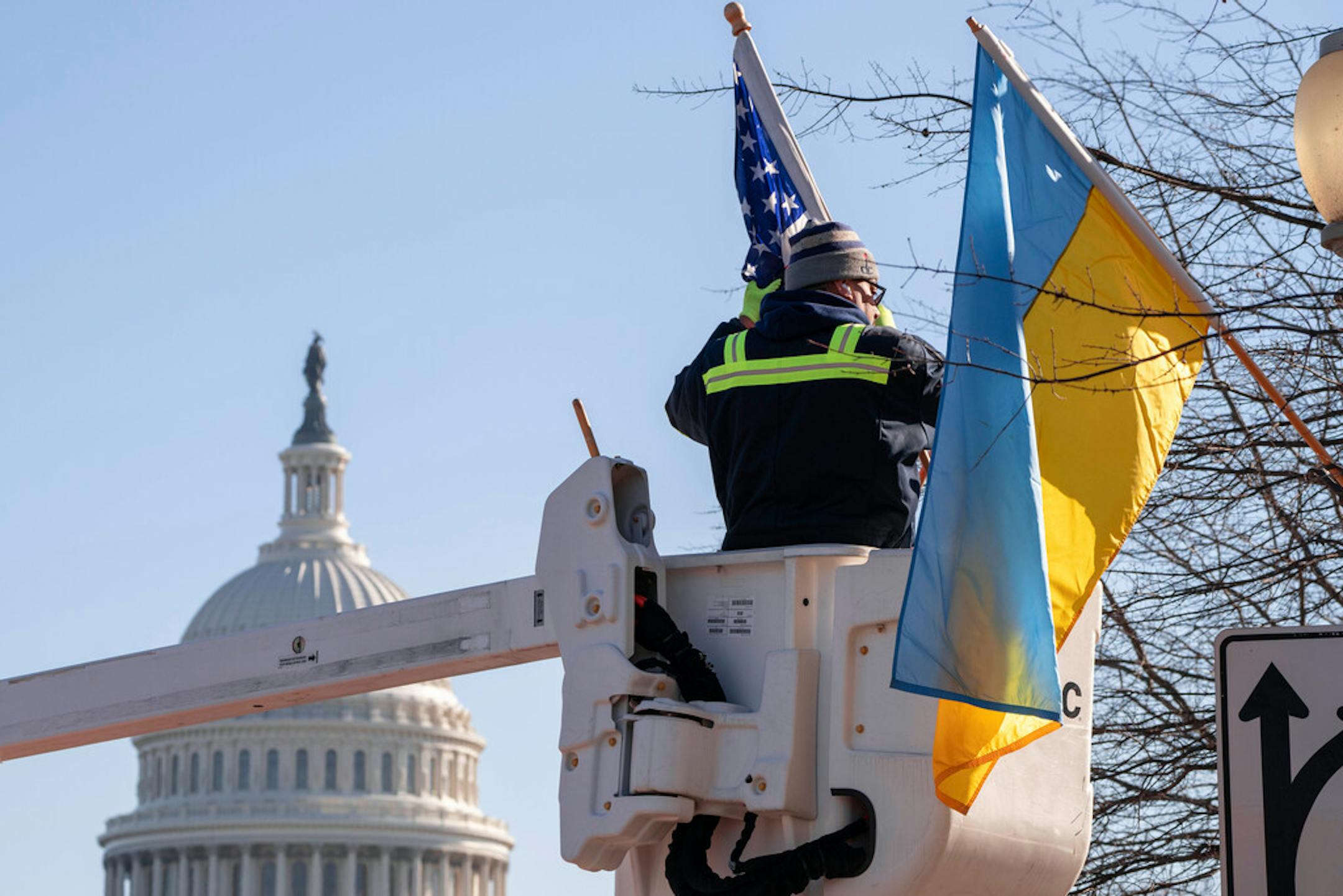 U.S. and Ukrainian flags are put in place along Pennsylvania Ave., Wednesday, Dec. 21, 2022, ahead of a visit from Ukraine President Volodymyr Zelenskyy in Washington, near the U.S. Capitol. (AP Photo/Jacquelyn Martin)