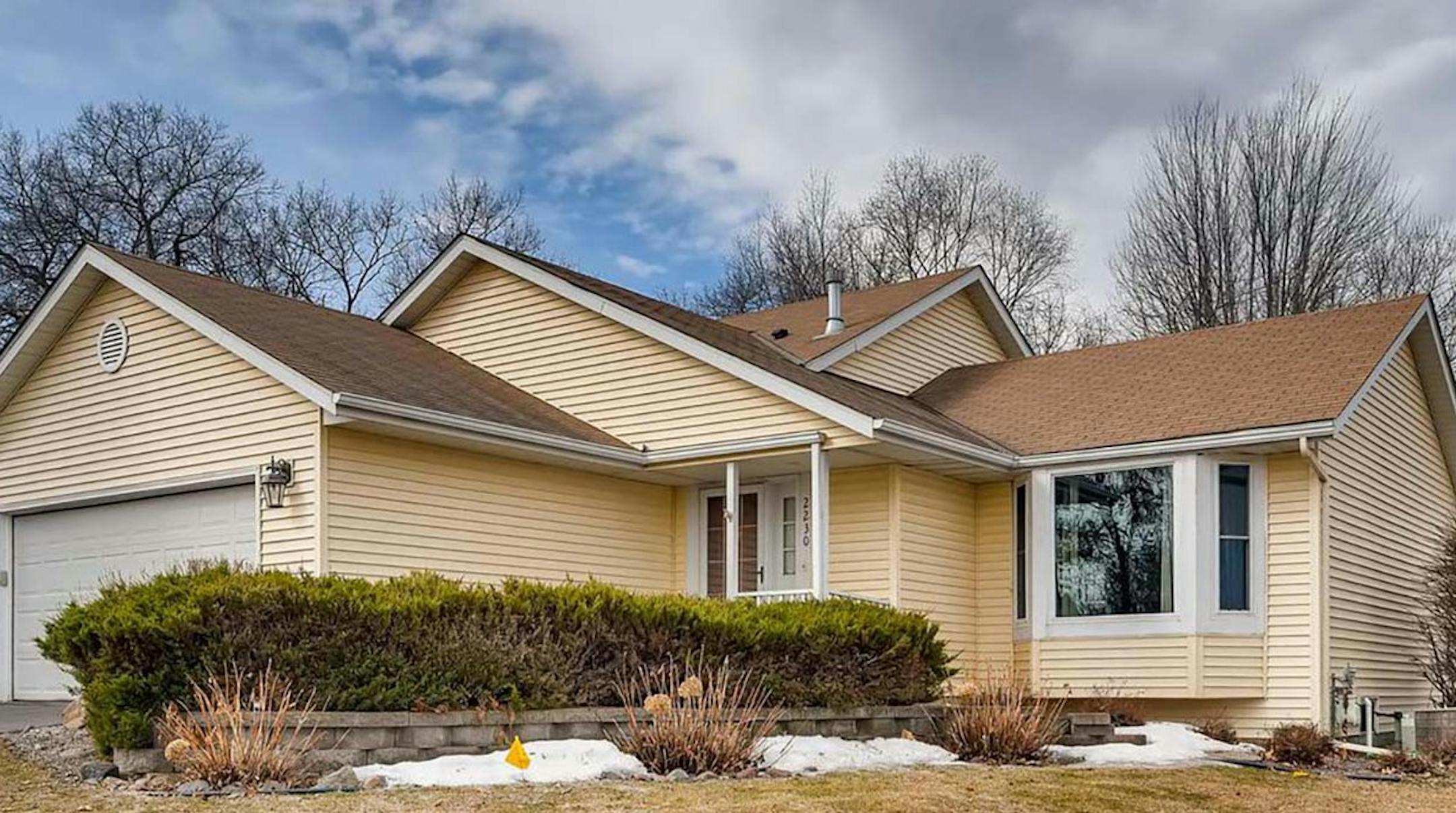 Oakdale
Built in 1991, this four-bedroom, two-bath house has 2,264 square feet and features three bedrooms on the upper level, vaulted ceilings, fireplace, hardwood floors, finished basement, deck and shed. Listed by Paula Delisha, Keller Williams Premier Realty, 651-605-1313.