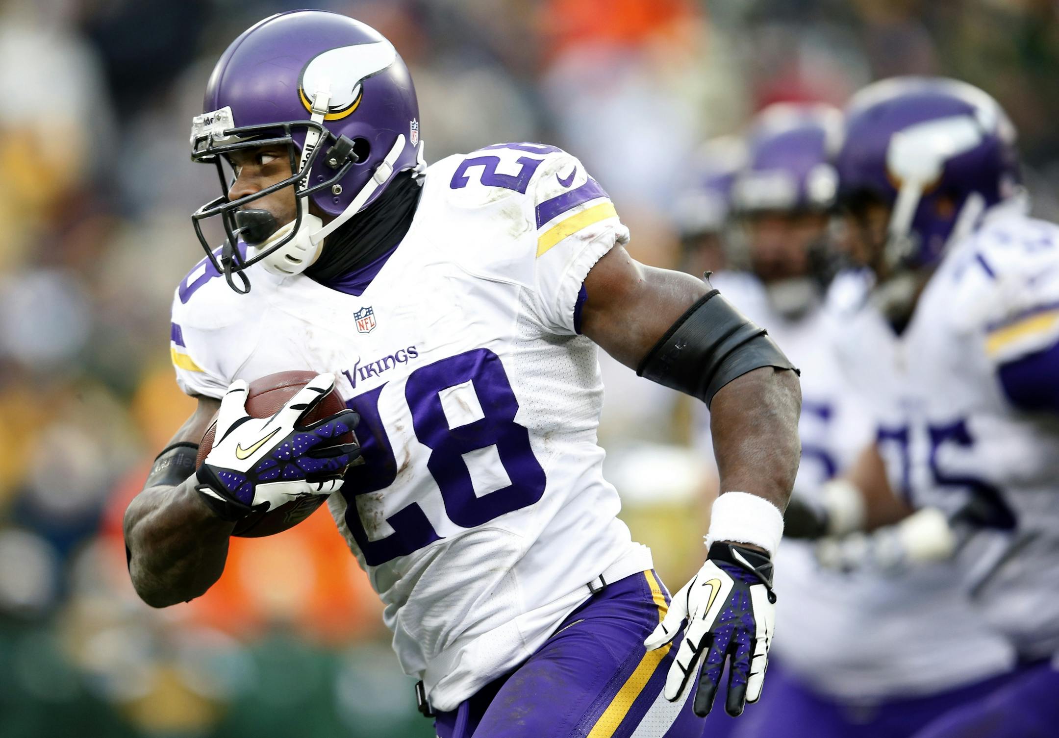 Vikings running back Adrian Peterson (28) ran the ball in overtime. The Vikings and Packers finished in a 26-26 tie last week.