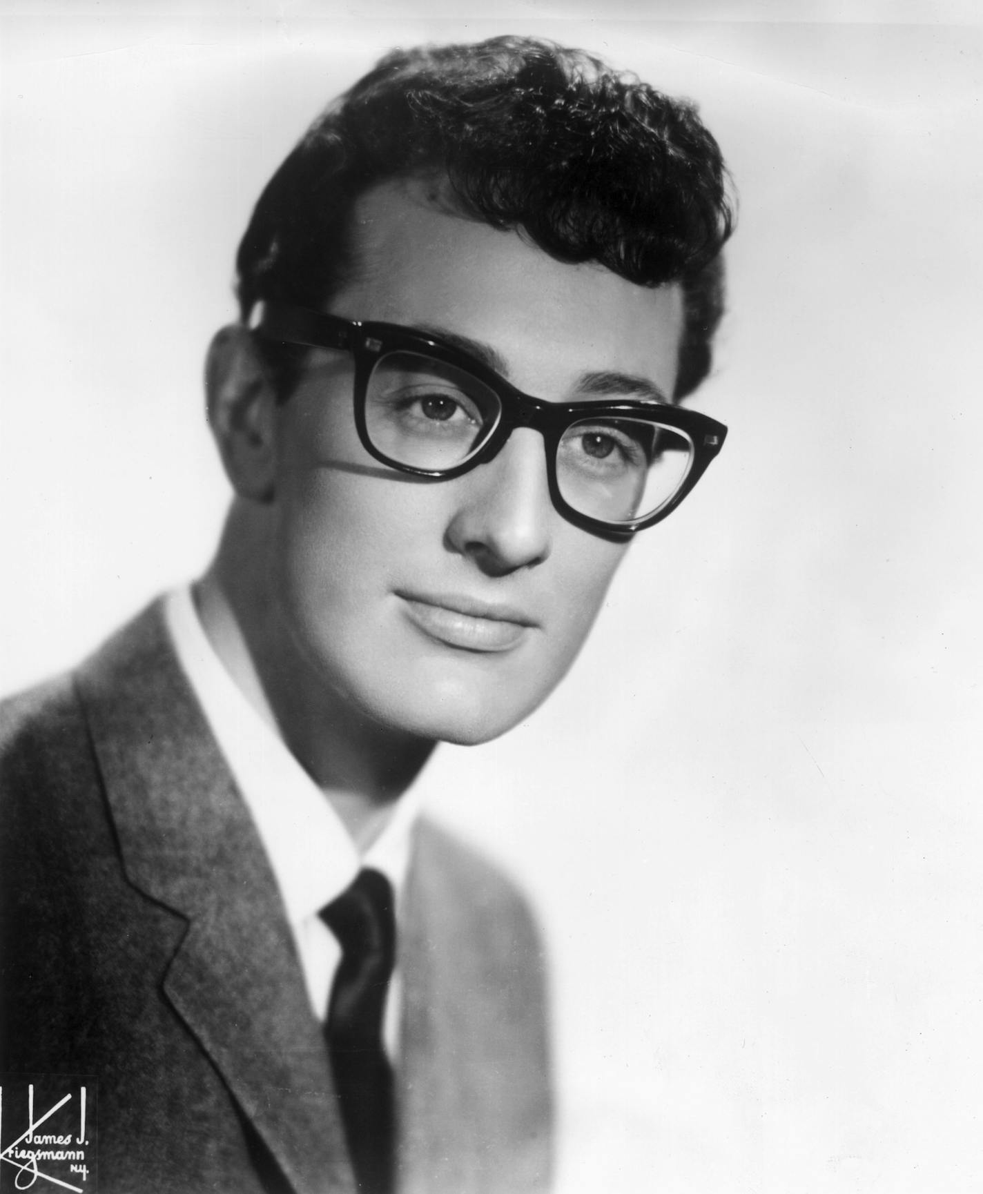 circa 1958: Headshot of American rock 'n' roll musician and singer Buddy Holly (1936 - 1959) wearing his signature horn-rimmed eyeglasses.