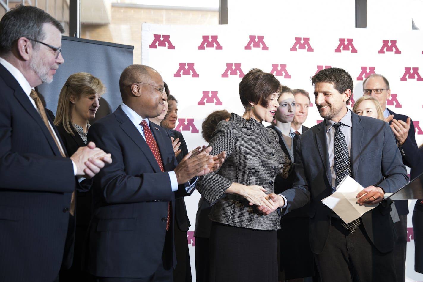 Benjamin Casper Sanchez, from right, director of the Center for New Americans, shakes hands with Hon. Kathleen Blatz, chair of the board of directors for the Robina Foundation, as Garry Jenkins, dean of the University of Minnesota Law School and U President Eric Kaler stand next to them during the press conference. ] LEILA NAVIDI &#x2022; leila.navidi@startribune.com BACKGROUND INFORMATION: Press conference announcing a $25 million gift from the Robina Foundation to fund the James H. Binger Cent