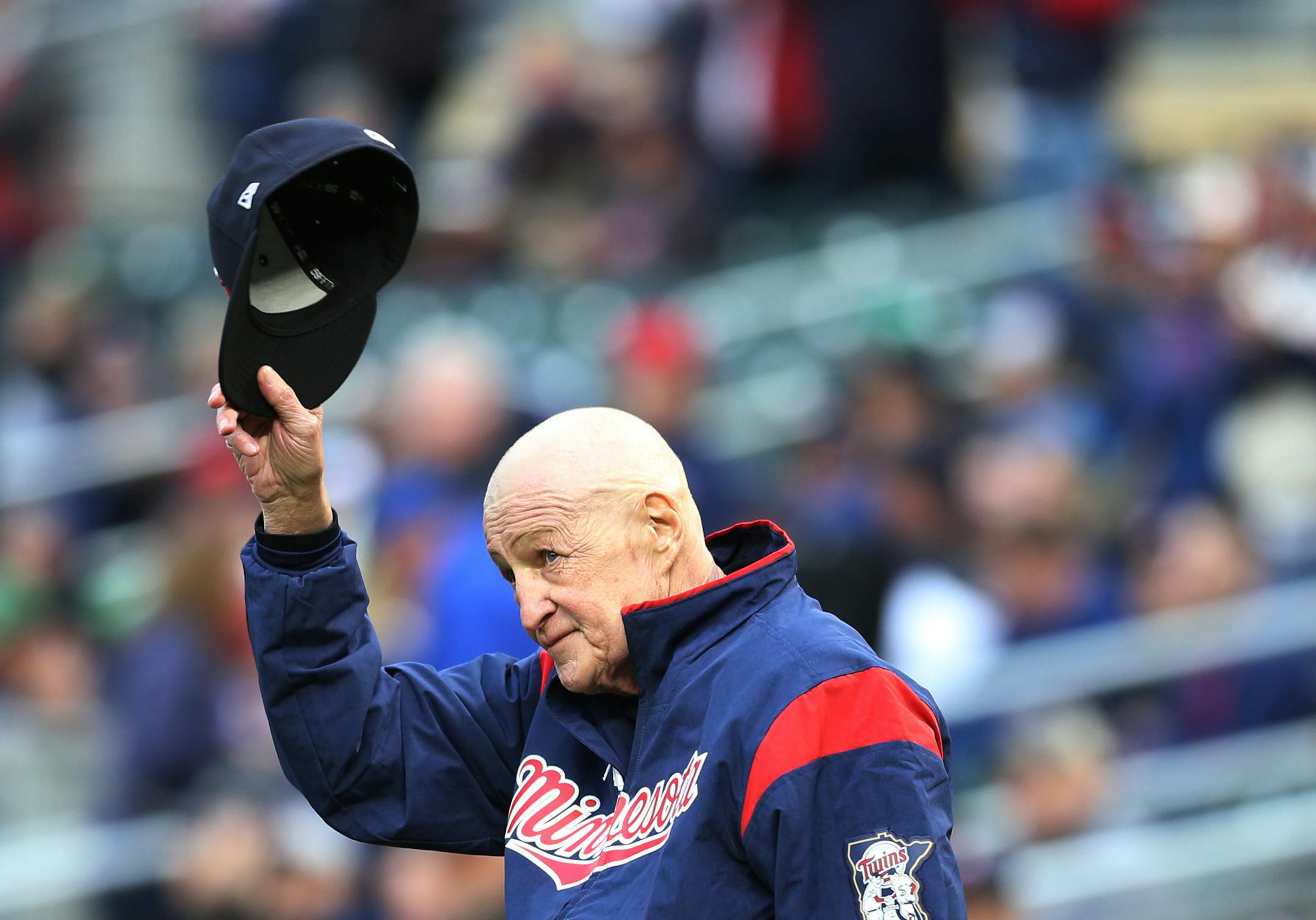 Former Twins bullpen coach Rick Stelmaszek tipped his cap to the fans at Target Field on opening day Monday April 3, 2017 in Minneapolis, MN.] JERRY HOLT ï jerry.holt@startribune.com