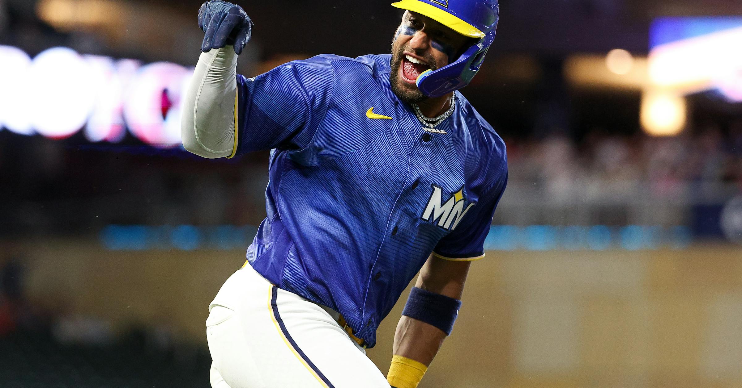 Twins hit three late home runs to rally past Cardinals 9-8