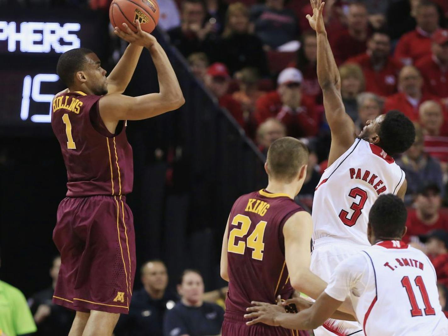 Minnesota's Andre Hollins (1) shoots