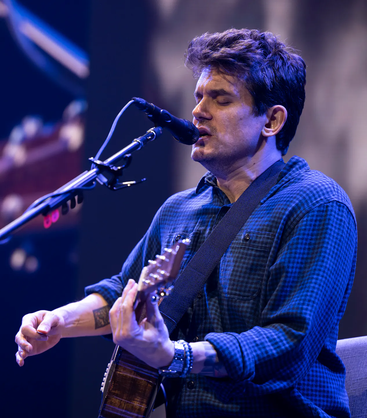 Review: Rock star John Mayer wins over St. Paul crowd with conviction ...
