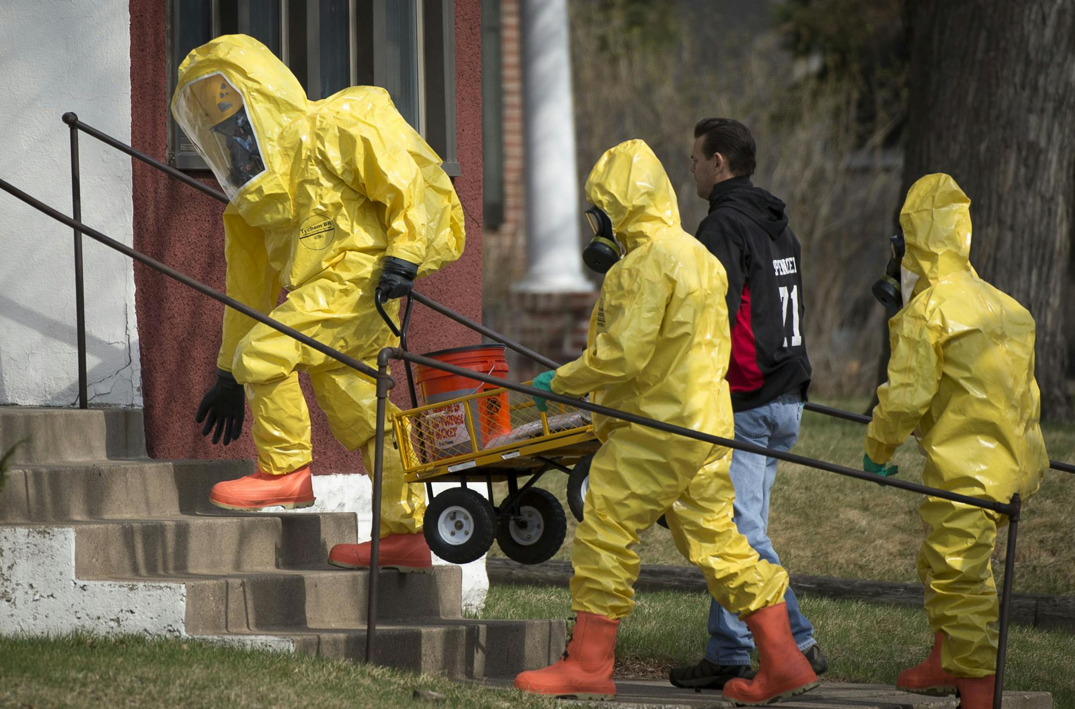 Hazardous material workers enter an apartment complex on the 500 block of 6th Street Southeast on Friday, April 10, 2015. ] (Aaron Lavinsky | StarTribune)