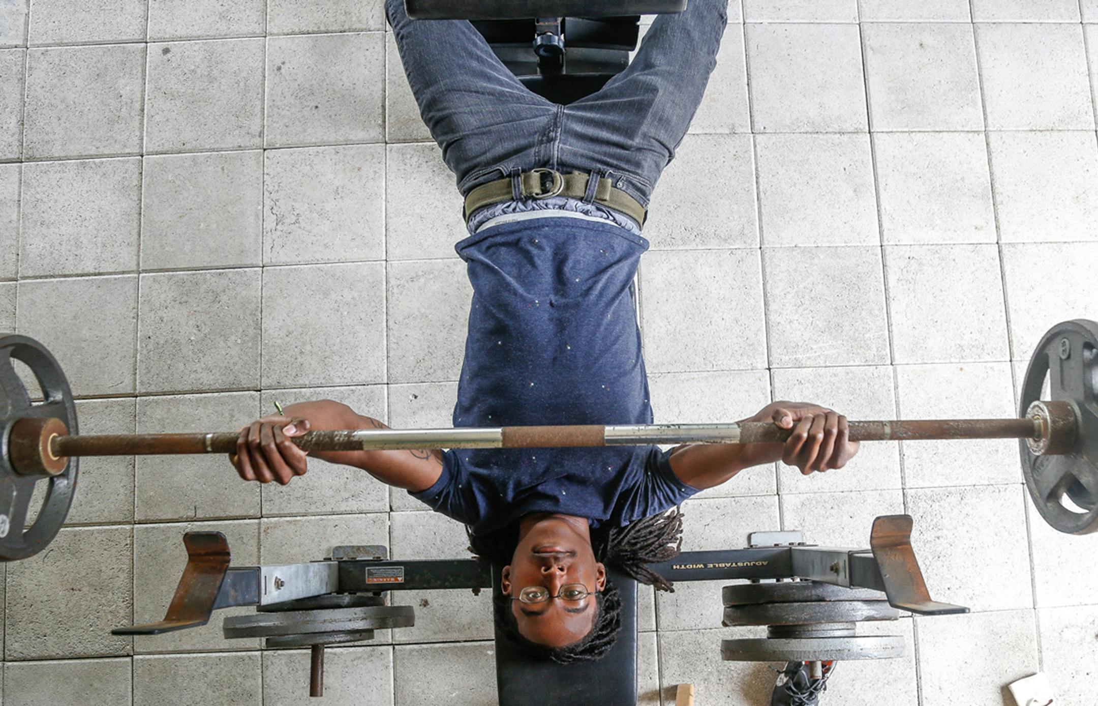Janoi Burgess lifts weights near his home near Miami on March 7, 2016. (Liam Crotty/Kaiser Health News/TNS)