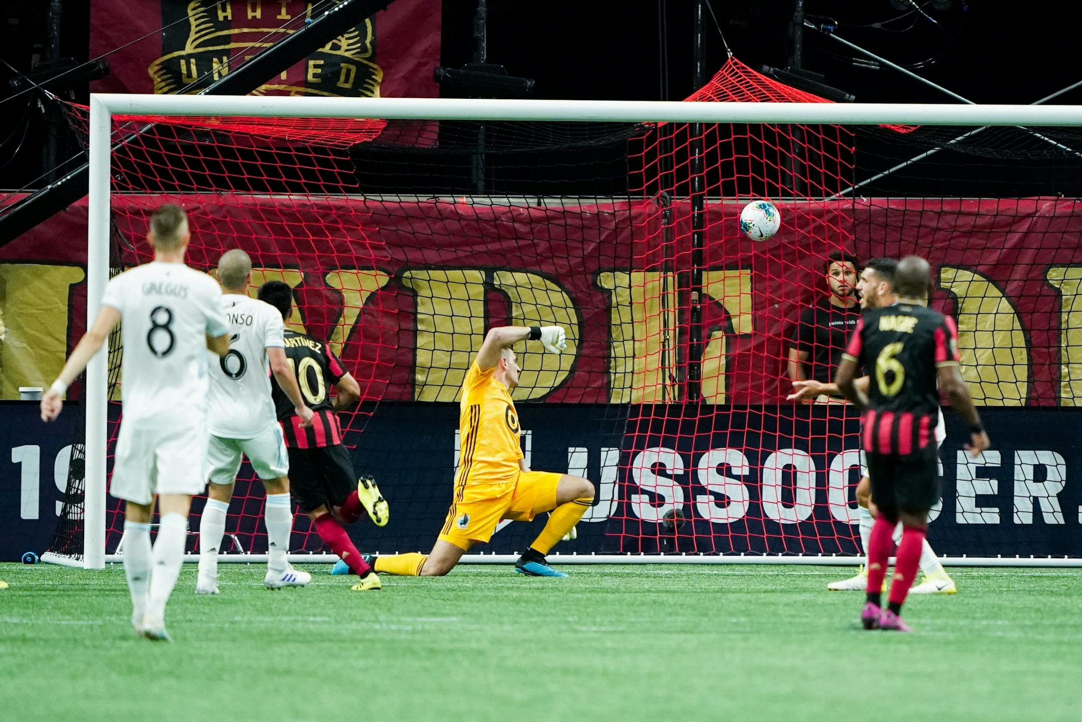 Minnesota United goalkeeper Vito Mannone (1) watches as Atlanta United scores during the U.S. Open Cup at Mercedes-Benz Stadium in Atlanta on Tuesday, Aug. 27, 2019. Photo by Kevin D. Liles for the Star Tribune