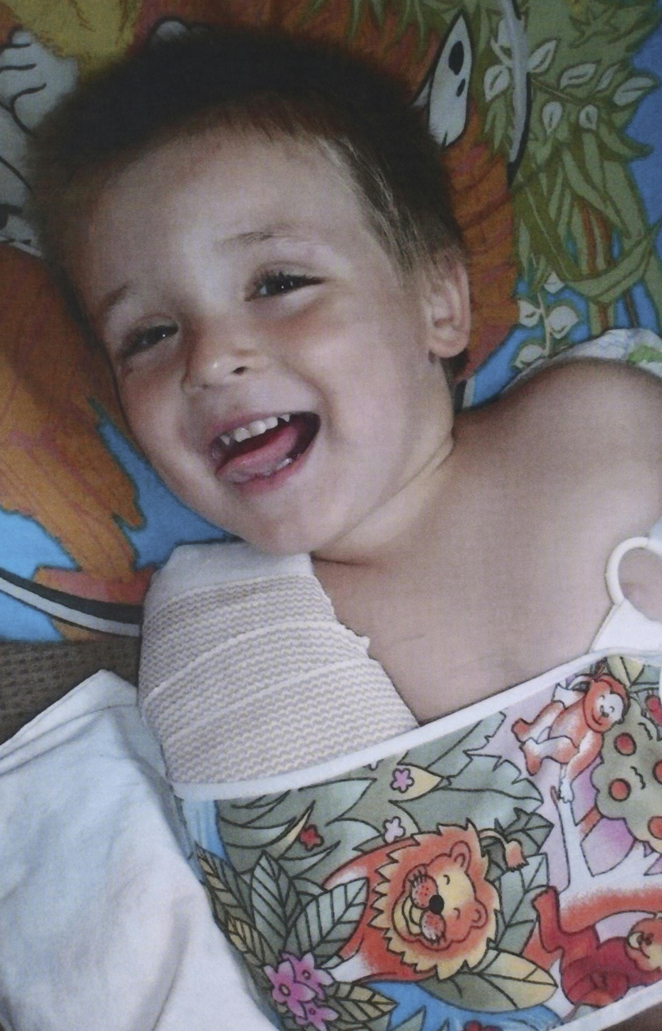 A photograph of Eric Dean with his arm broken was an exhibit presented as evidence by the prosecution during the May 2014 trial of Amanda Peltier in the death of her stepson, Eric Dean. ] JEFF WHEELER &#x2022; jeff.wheeler@startribune.com Evidence in the murder trial of Amanda Peltier photographed in the Pope County Courthouse in Glenwood on Tuesday, July 15, 2014. The description for the exhibit reads, "Photograph. Pope County Human Services investigation on 7/20/11. Eric Dean fractured right h