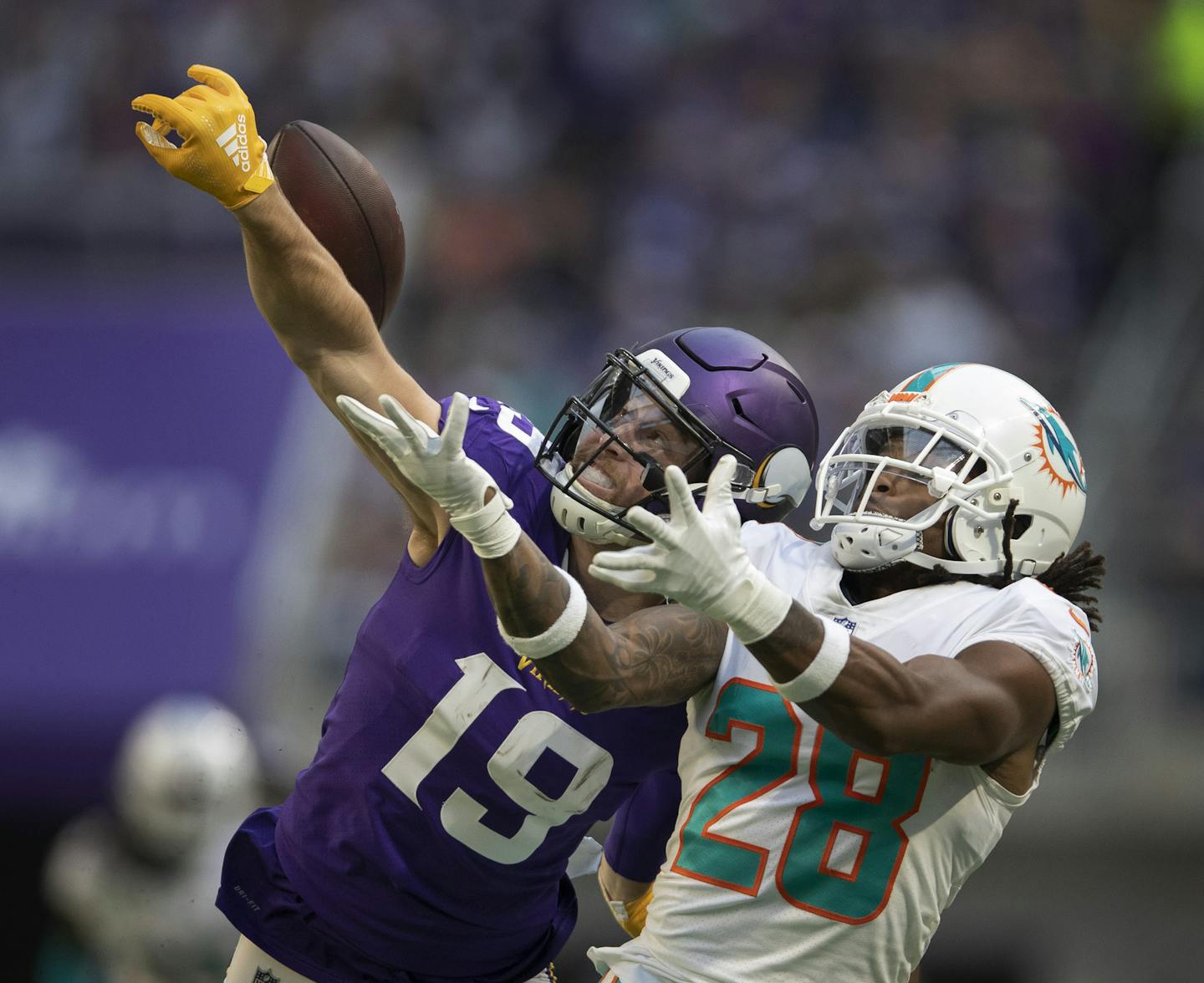 Minnesota Vikings wide receiver Adam Thielen (19) battled Miami Dolphins cornerback Bobby McCain (28) for an incomplete pass in the first quarter at U.S. Bank Stadium Sunday December 16, 2018 in Minneapolis, MN.] The Minnesota Vikings beat the Miami Dolphins 41-17 at U.S. Bank Stadium. Jerry Holt &#xef; Jerry.holt@startribune.com