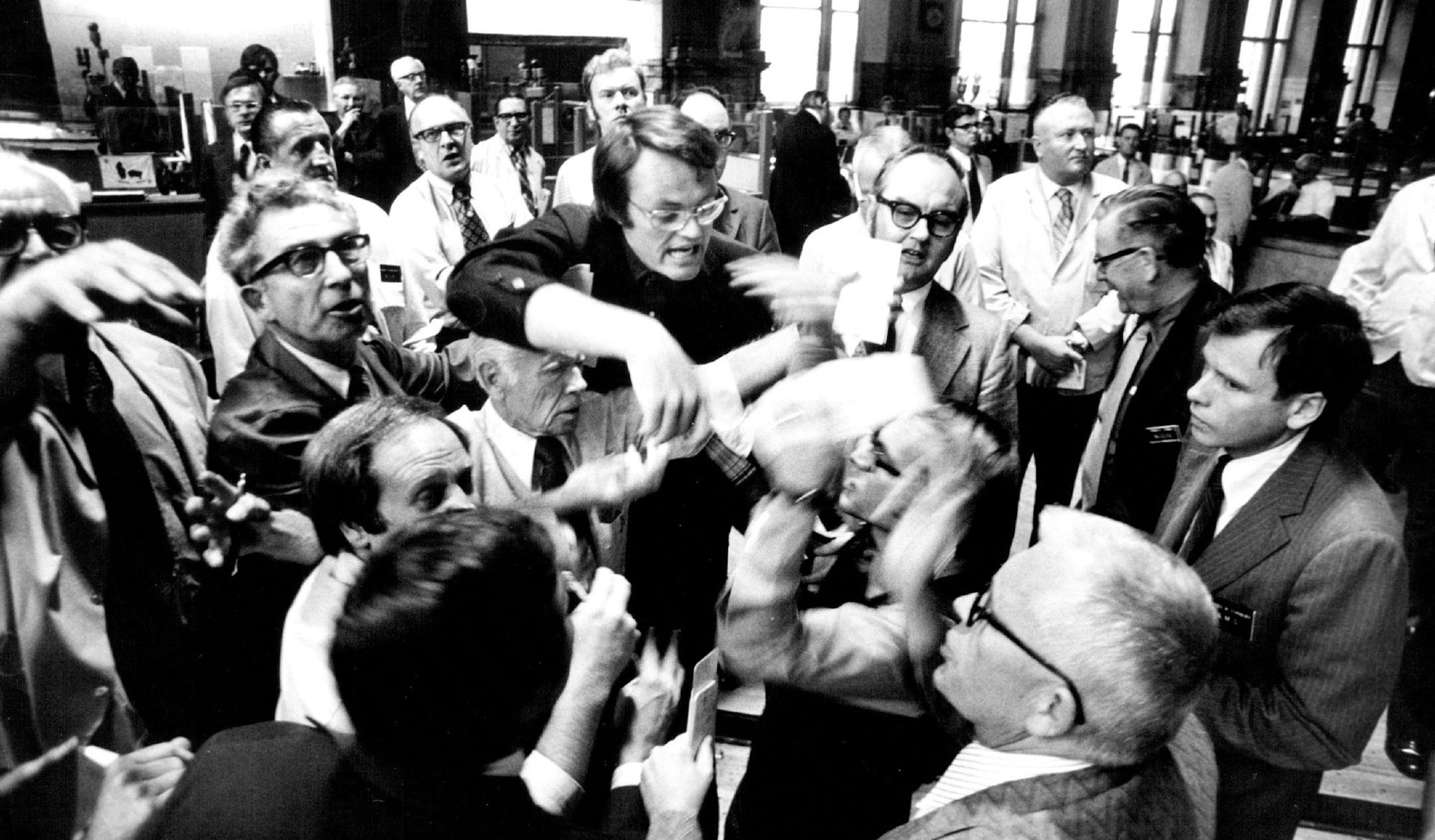September 21, 1973 Then the second bell rings, signaling that five minutes remain for trading, and the traders jump into action, above. Below, Blewett closed a deal on a Friday afternoon, the pit's busiest period. October 14, 1973 Mike Zerby, Minneapolis Star Tribune; Minneapolis Sunday Tribune ORG XMIT: MIN2017012318312737