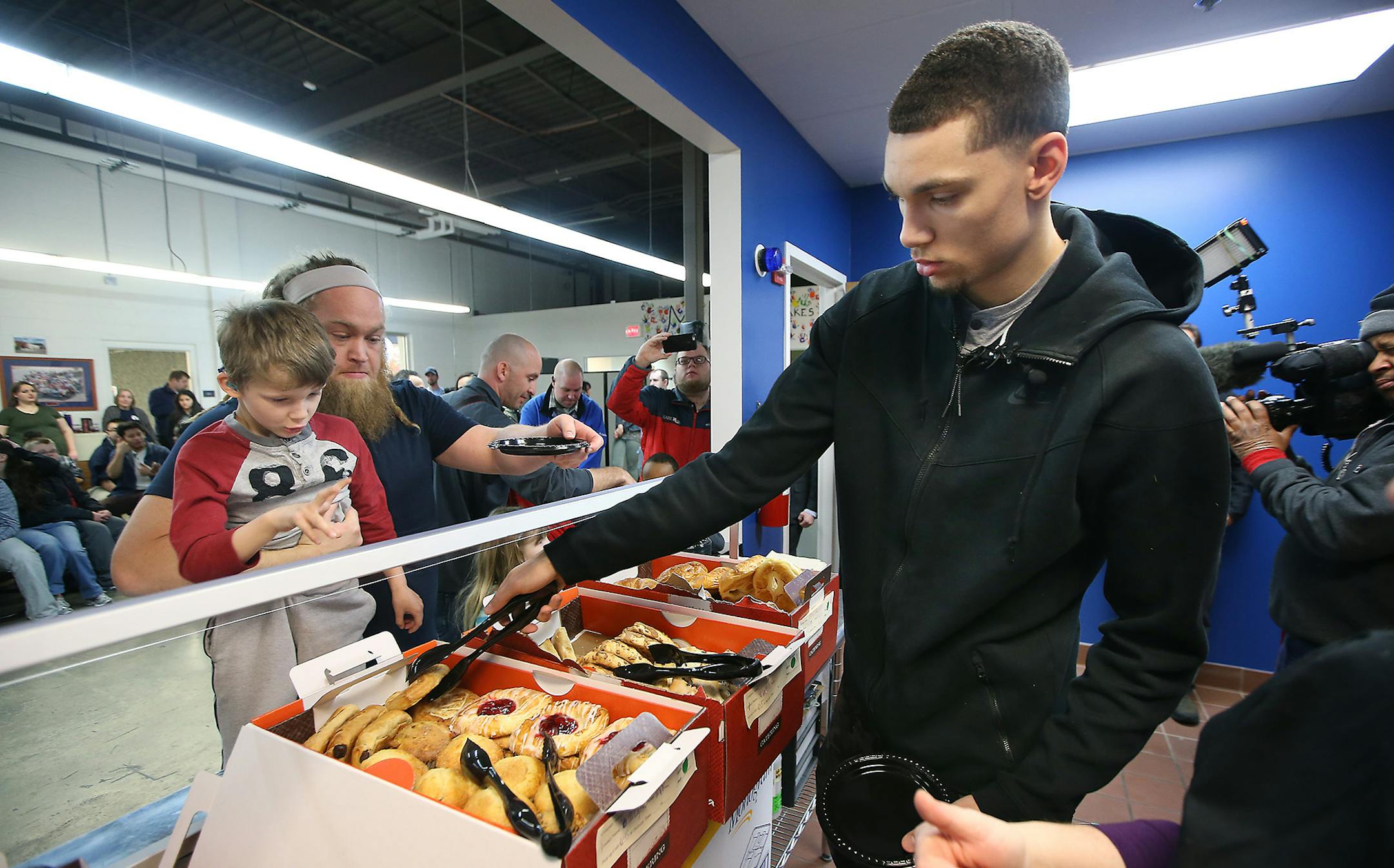 Timberwolves guard Zach LaVine served breakfast on Monday to students in the Metro Deaf School’s new kitchen, which LaVine helped fund.