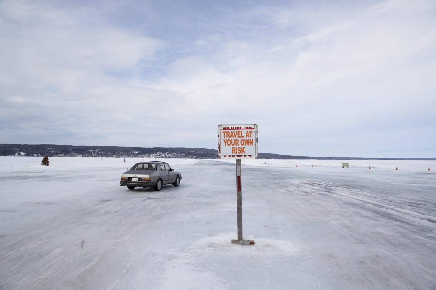 Cars drove over the ice road from Madeline Island to Bayfield on Monday, March 5, 2018. Photographed from La Pointe, Wis. ] RENEE JONES SCHNEIDER &#x2022; renee.jones@startribune.com