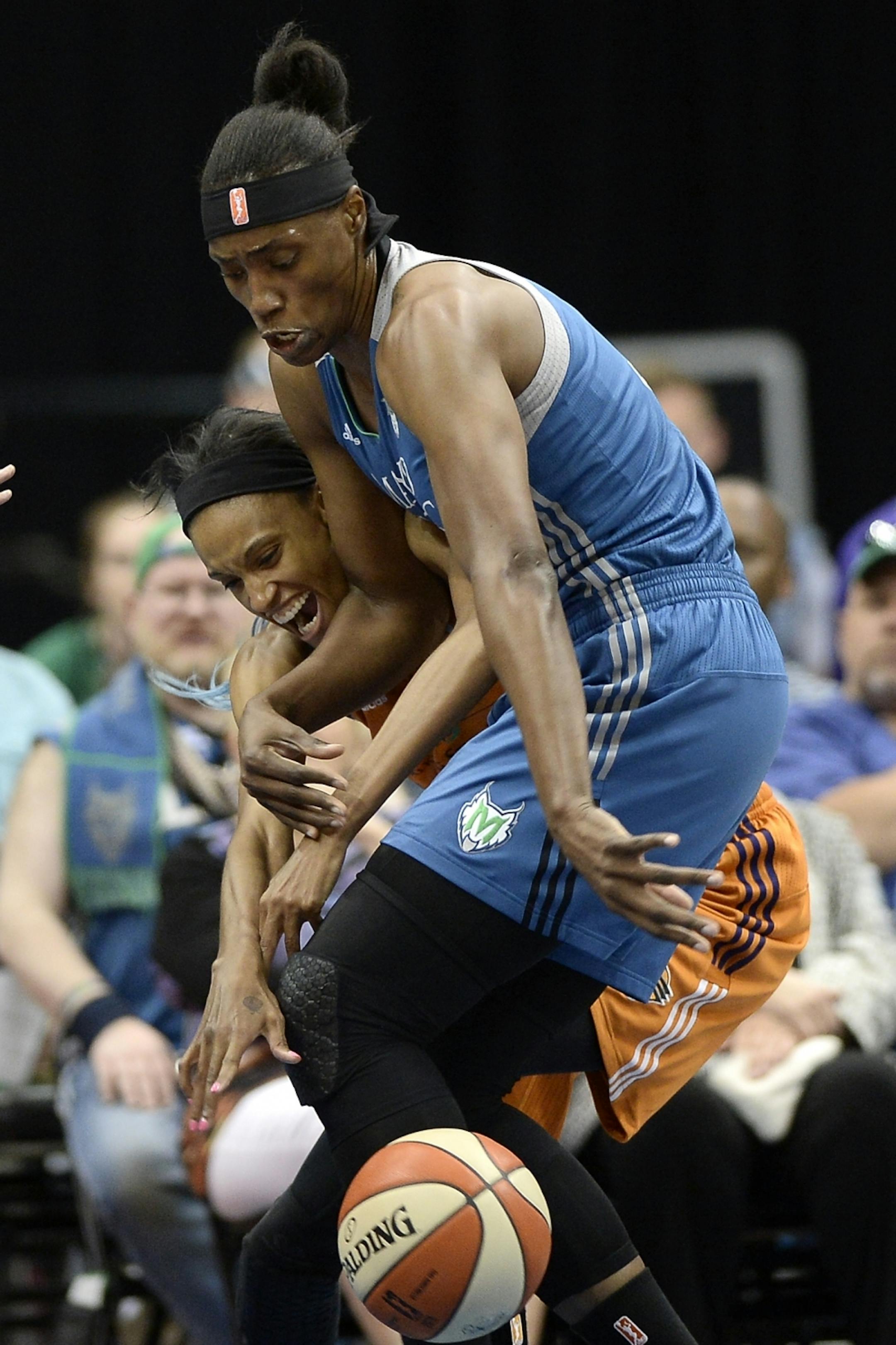Phoenix Mercury guard DeWanna Bonner (24) and Minnesota Lynx center Sylvia Fowles (34) battled for a loose ball off a rebound in the second quarter Tuesday.