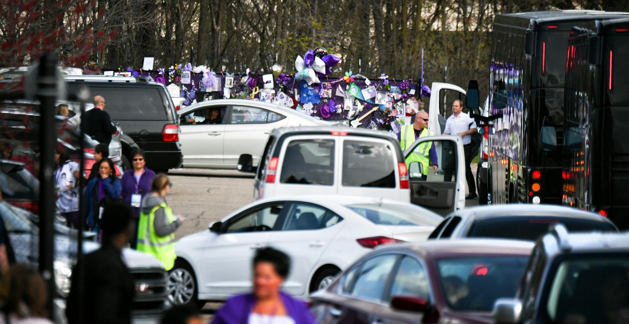 Paisley Park parking lot was crammed full of people and vehicles between shows on the anniversary of Prince's death.