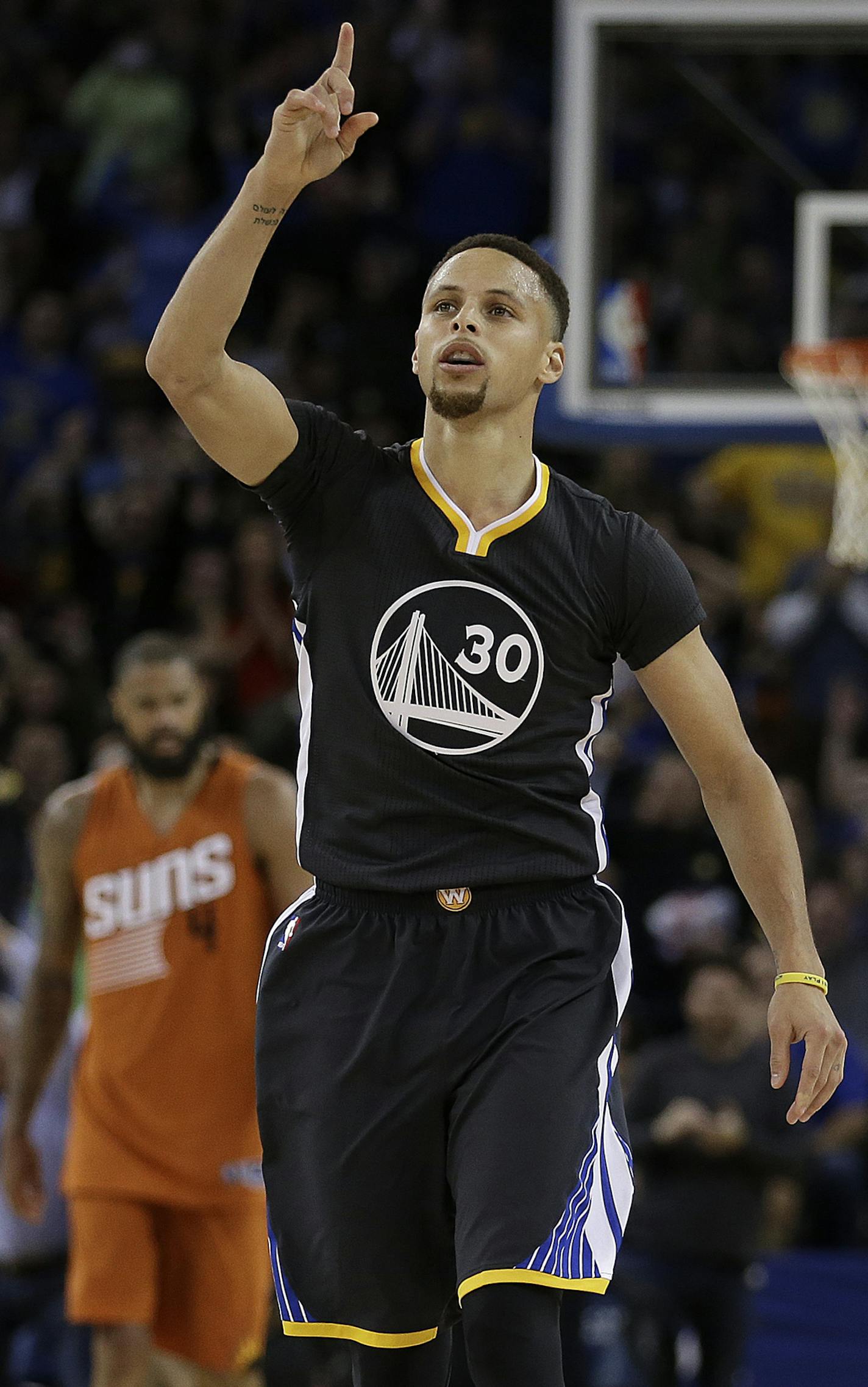 Golden State Warriors' Stephen Curry celebrates a score against the Phoenix Suns during the second half of an NBA basketball game Saturday, March 12, 2016, in Oakland, Calif. (AP Photo/Ben Margot) ORG XMIT: MIN2016032018485678