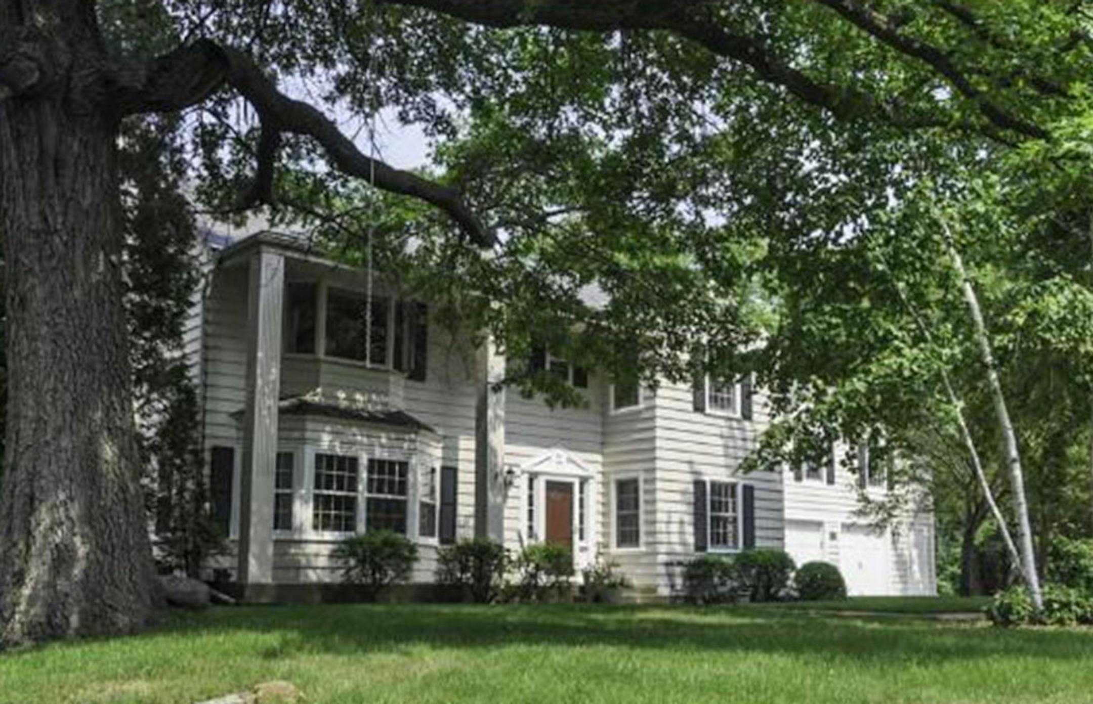 ... MINNETONKA
Built in 1930, this four-bedroom, five-bath house has 4,097 finished square feet and features four bedrooms on one level, two fireplaces, coved ceilings, updated kitchen with granite countertops and stainless steel appliances, partially finished walkout basement, patio and deck. Listed by Reid Lenz, Scot Pekarek Real Estate, 712-330-2138.