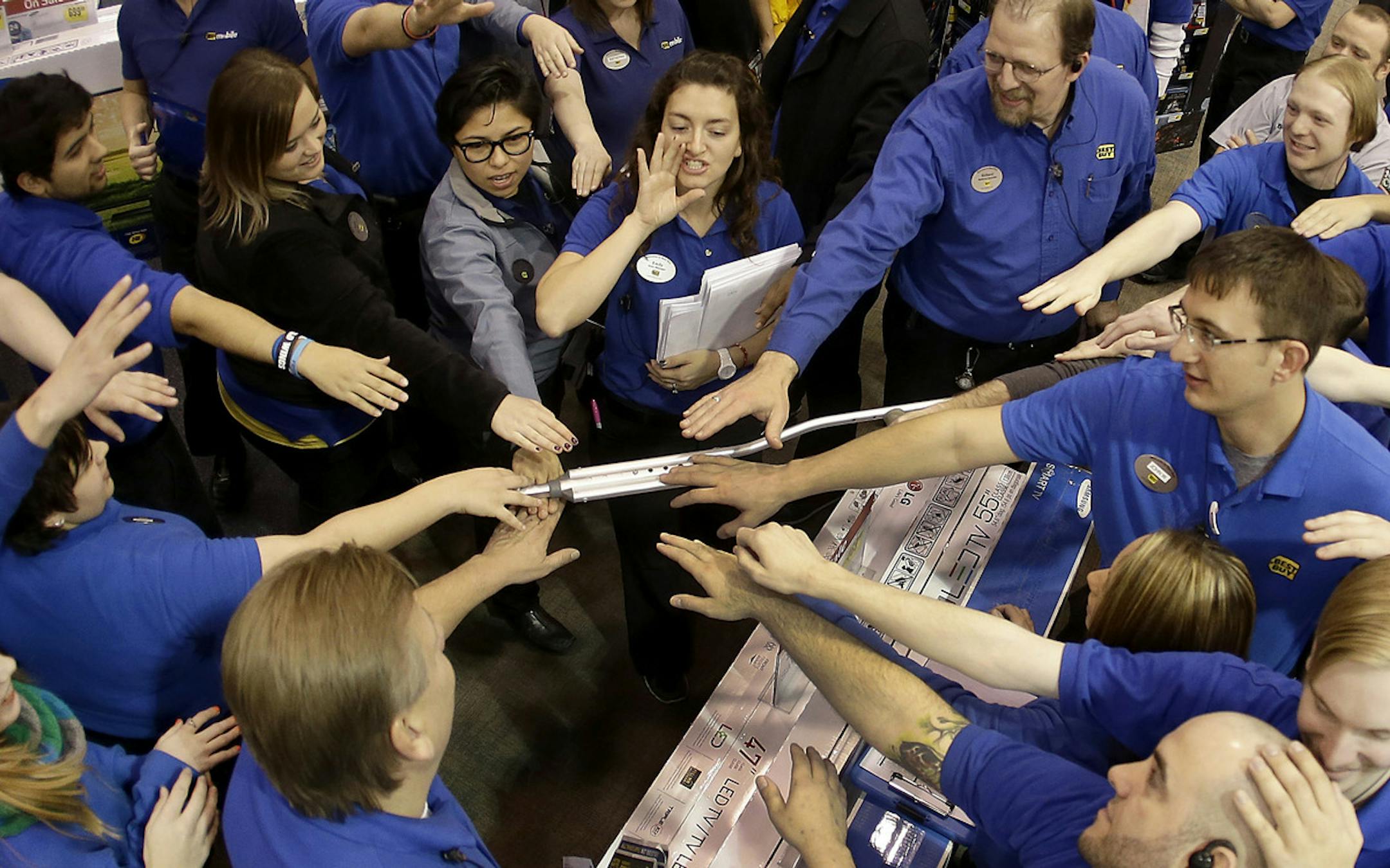 Best Buy employees in Kansas rallied before opening on Thanksgiving.