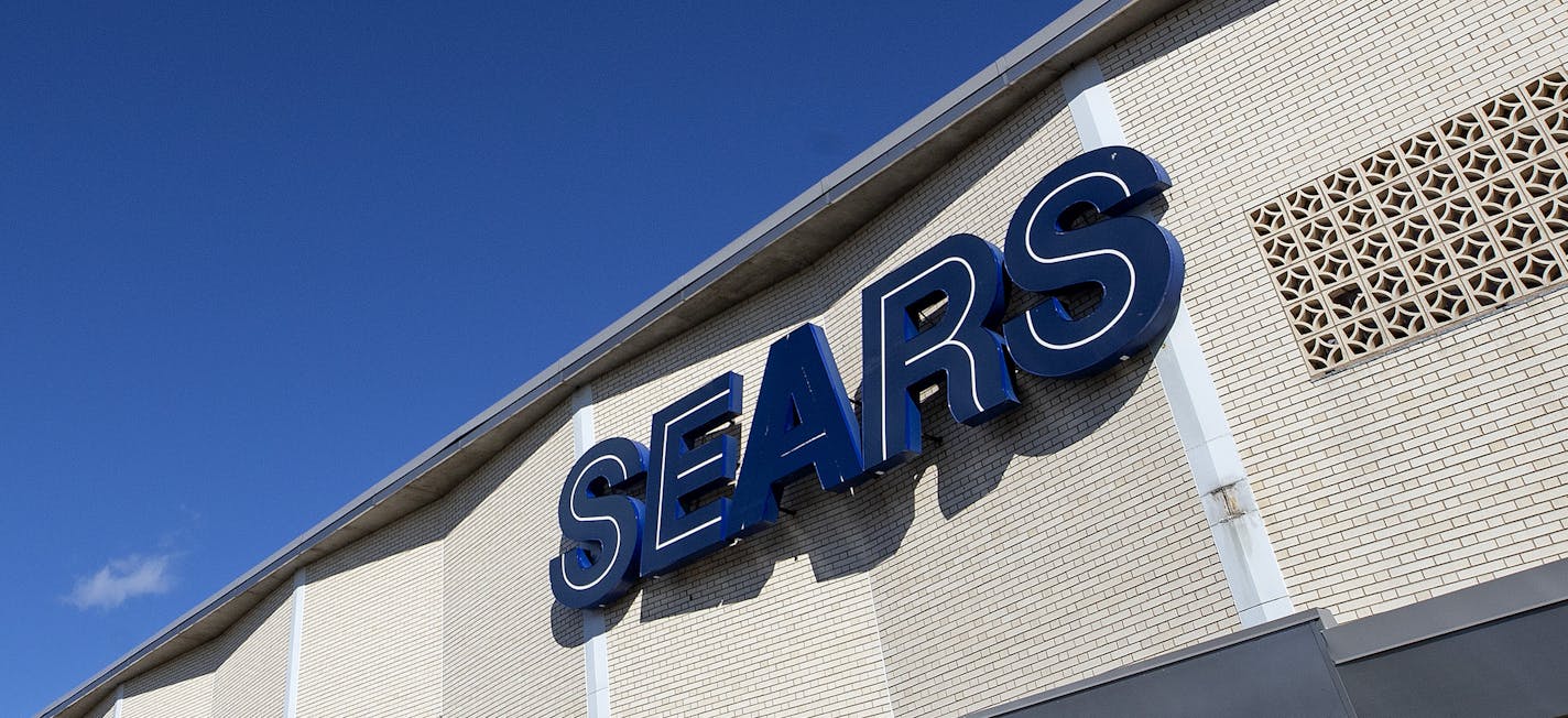 The Sears store in St. Paul, MN. Sears announced Monday that it is closing 142 stores, including St. Paul and Ridgedale. ] CARLOS GONZALEZ &#xef; cgonzalez@startribune.com &#xf1; October 15, 2018, St. Paul, MN, Sears announced Monday that it is closing 142 stores, including St. Paul and Ridgedale.