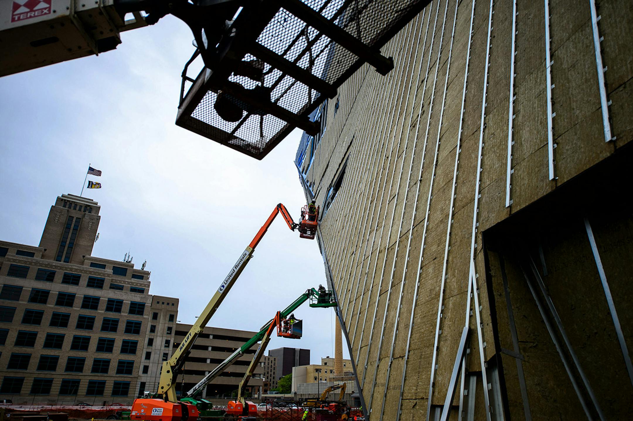 Installing insulation panels on the new stadium. Thursday, May 14, 2015 Construction update of the new Vikings stadium, Minneapolis, MN