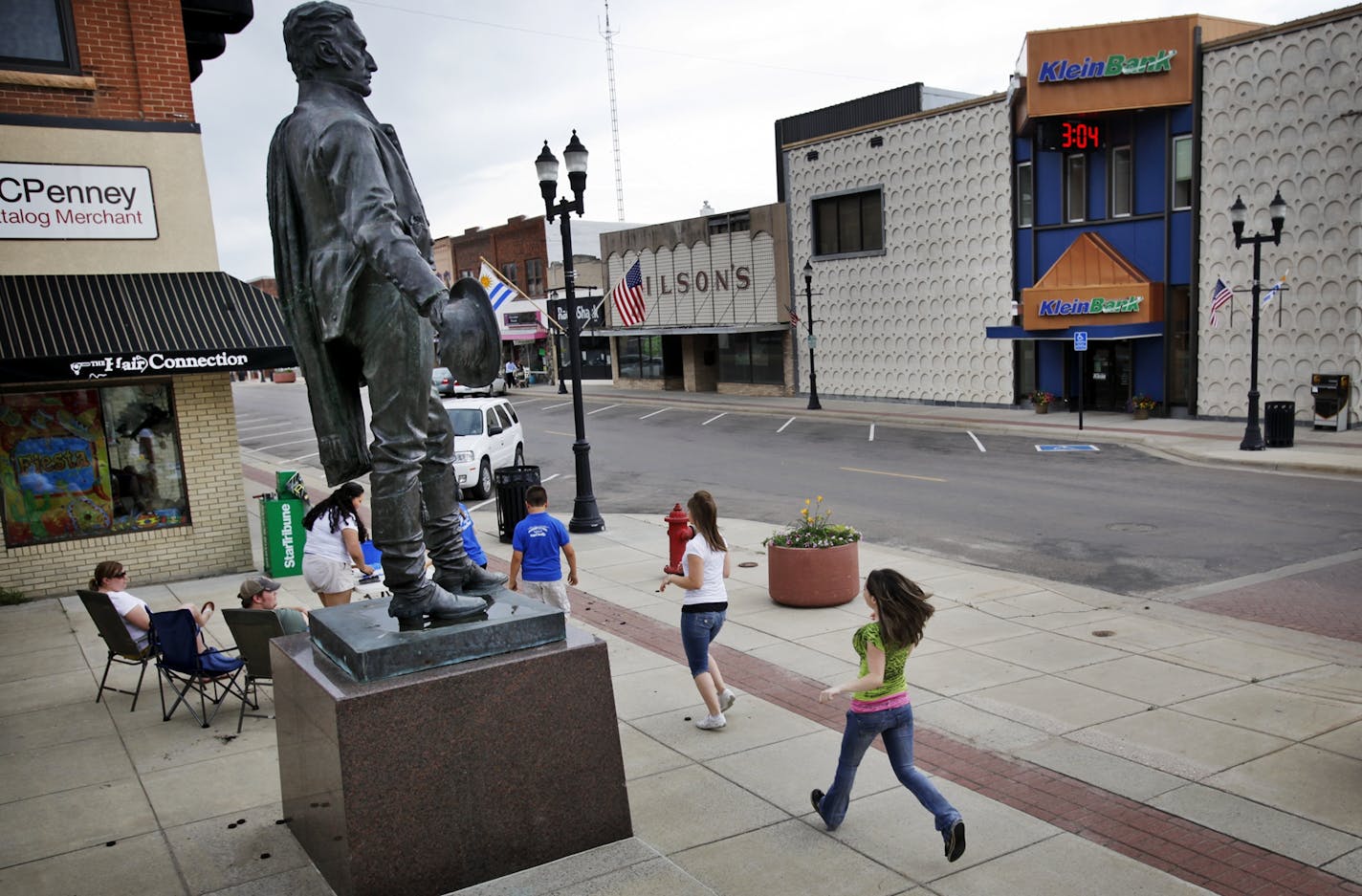 Walk down Main Street in the tiny town of Montevideo, MN, and you'll run into a bronze statue of Jose Artigas, the national hero of Uruguay who has stood guard for 60 years. Talk to the Montevideo city Queen, and you'll learn that she just came back from Uruguay. Oh, and a Uruguayan journalist just published a book about the historic friendship after spending a month documenting life in this little Minnesota town. More than 60 years before Pres. Kennedy launched the nation's first major sister-c