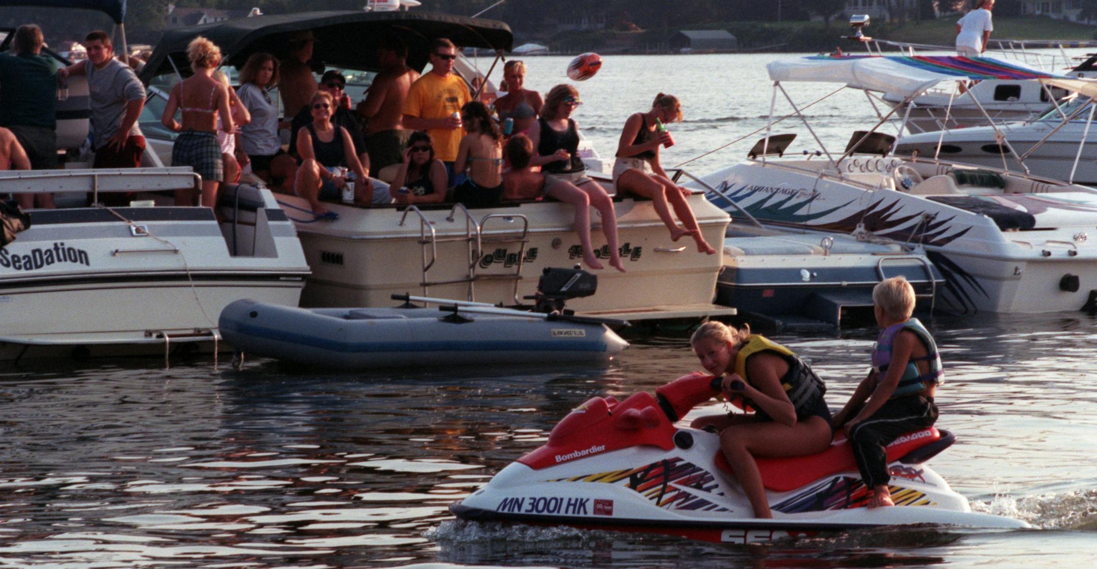 Minnetonka, MN.-8-5-2000-- As the Born Company party took place at the Lakefront home of Rick Born, boaters, neighbors and general gawkers moored their boats nearby to view /hear the free show and music that was provided by Born. Rick Born flew in approximately 2000 people, that would be: employees and their families.