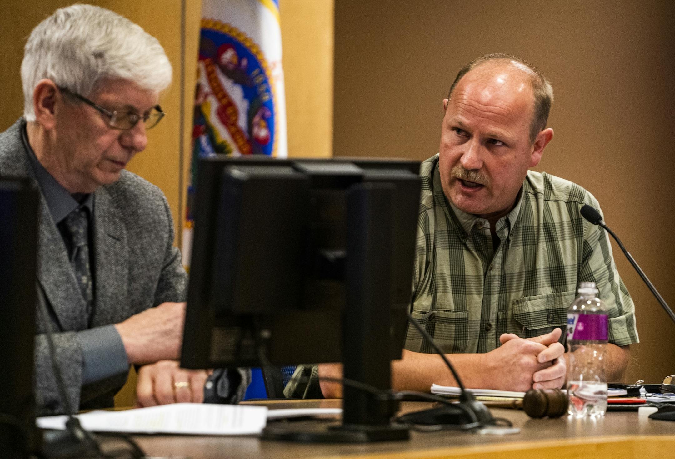 L to R: Commissioners Richard Anderson and Craig Gaasvig both approved the motion against refugee resettlement.