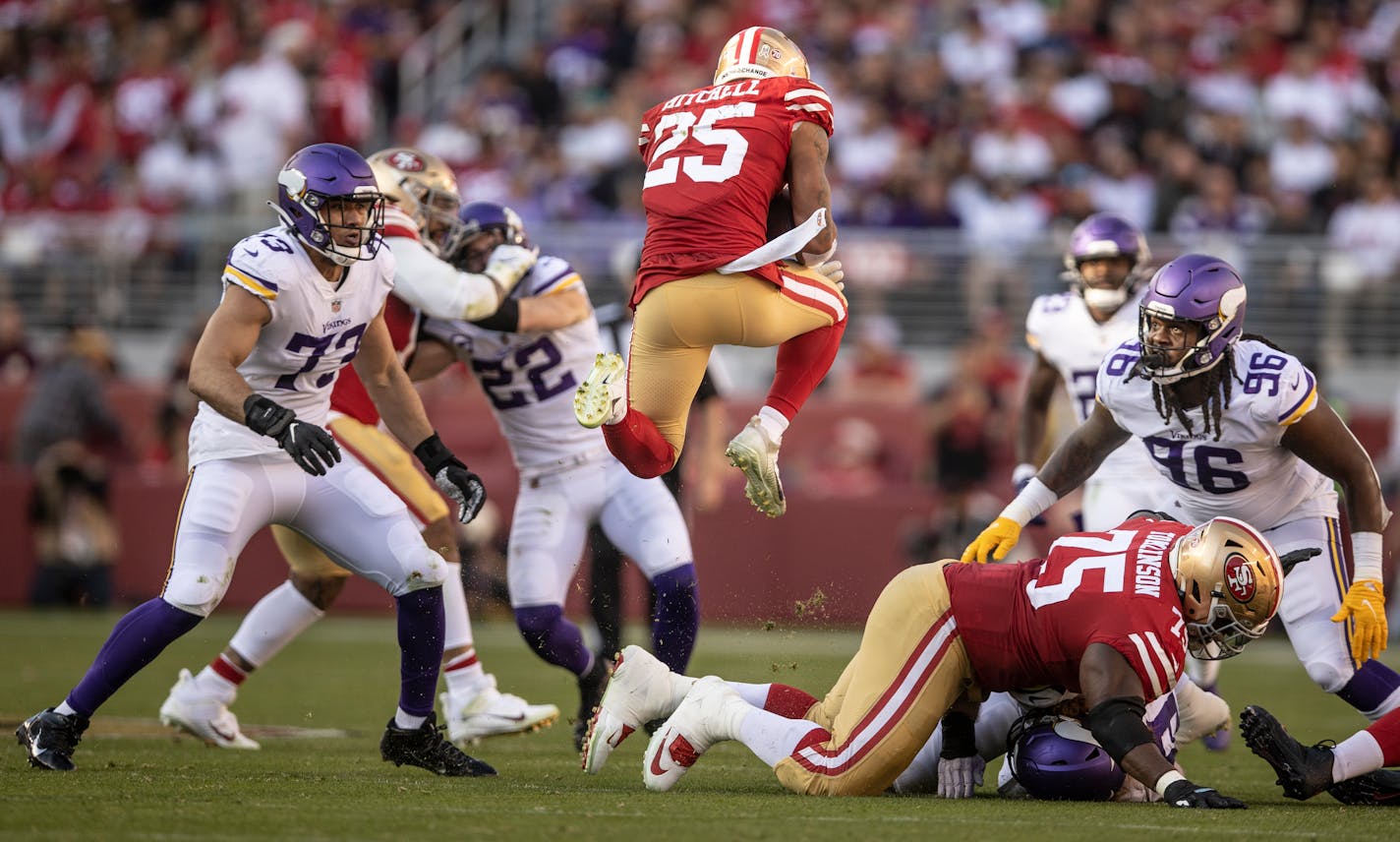 San Francisco 49ers running back Eli Mitchell ,(25) goes airborne in second quarter picking up a first down , in Santa Clara, Calif., on Sunday, Nov. 28, 2021. The San Francisco 49ers hosted the Minnesota Vikings in a NFL football game at Levi's Stadium. ] JERRY HOLT •Jerry.Holt@startribune.com