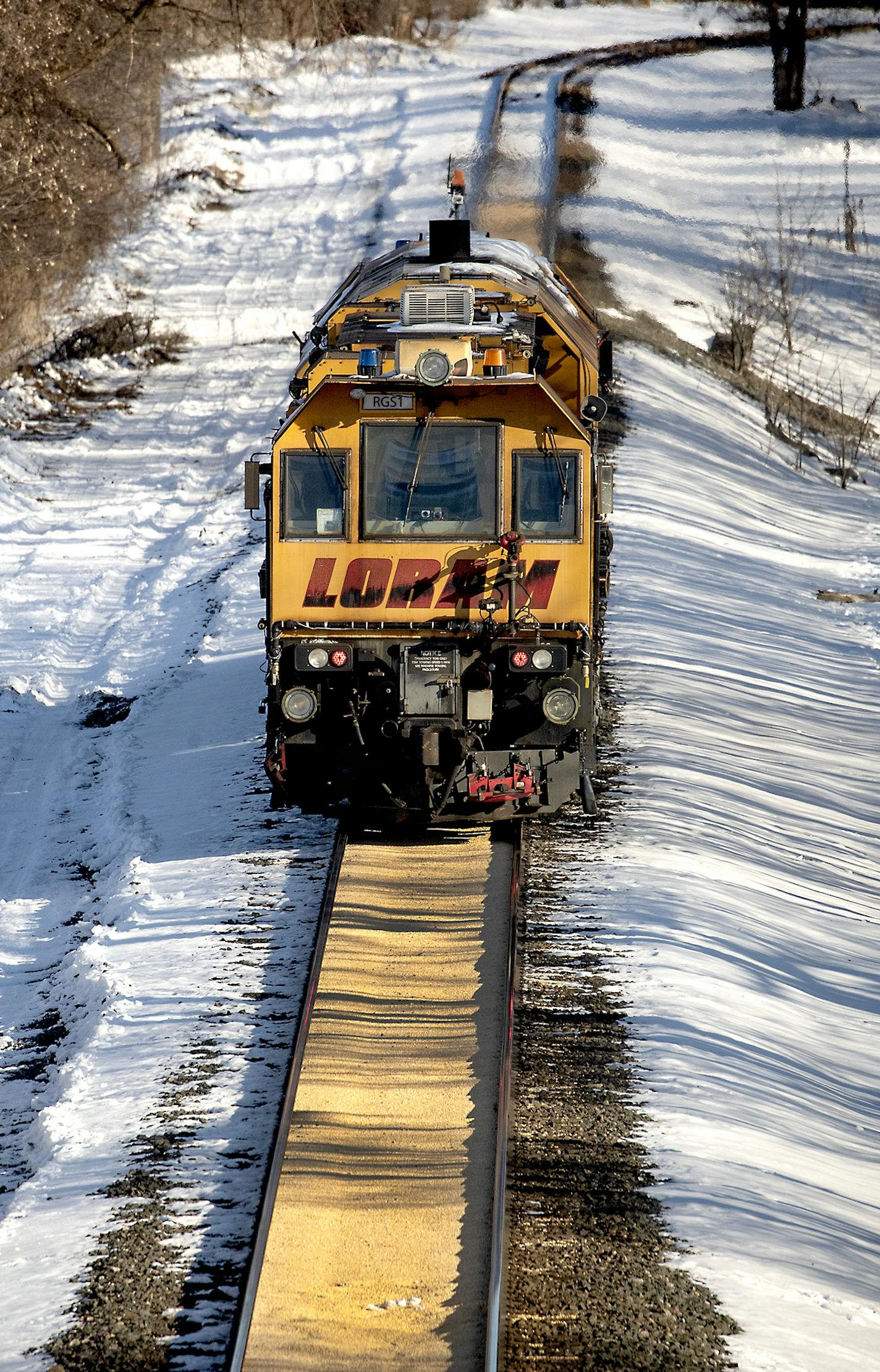 A train made its way along a path where corn spilled from a train on a Canadian Pacific line and sat two inches deep for just under a half-mile, Tuesday, January 7, 2020 in Crystal, MN. ] ELIZABETH FLORES &#x2022; liz.flores@startribune.com